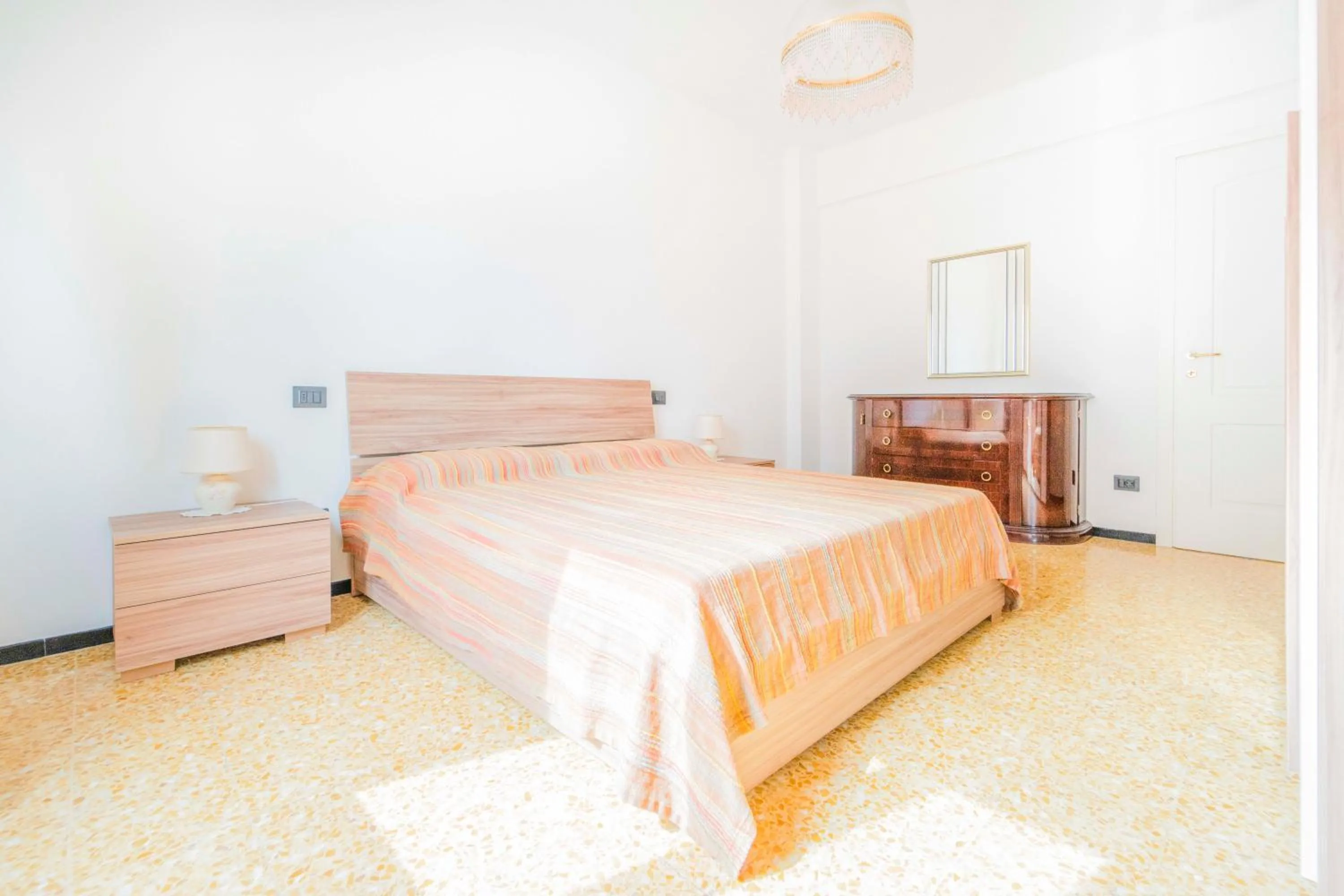 Bed in 193 - Casa Via della Chiusa - centralissimo e vicino alla baia del silenzio, spiaggia e mare 150m - Parcheggio GRATIS incluso e Aria condizionata