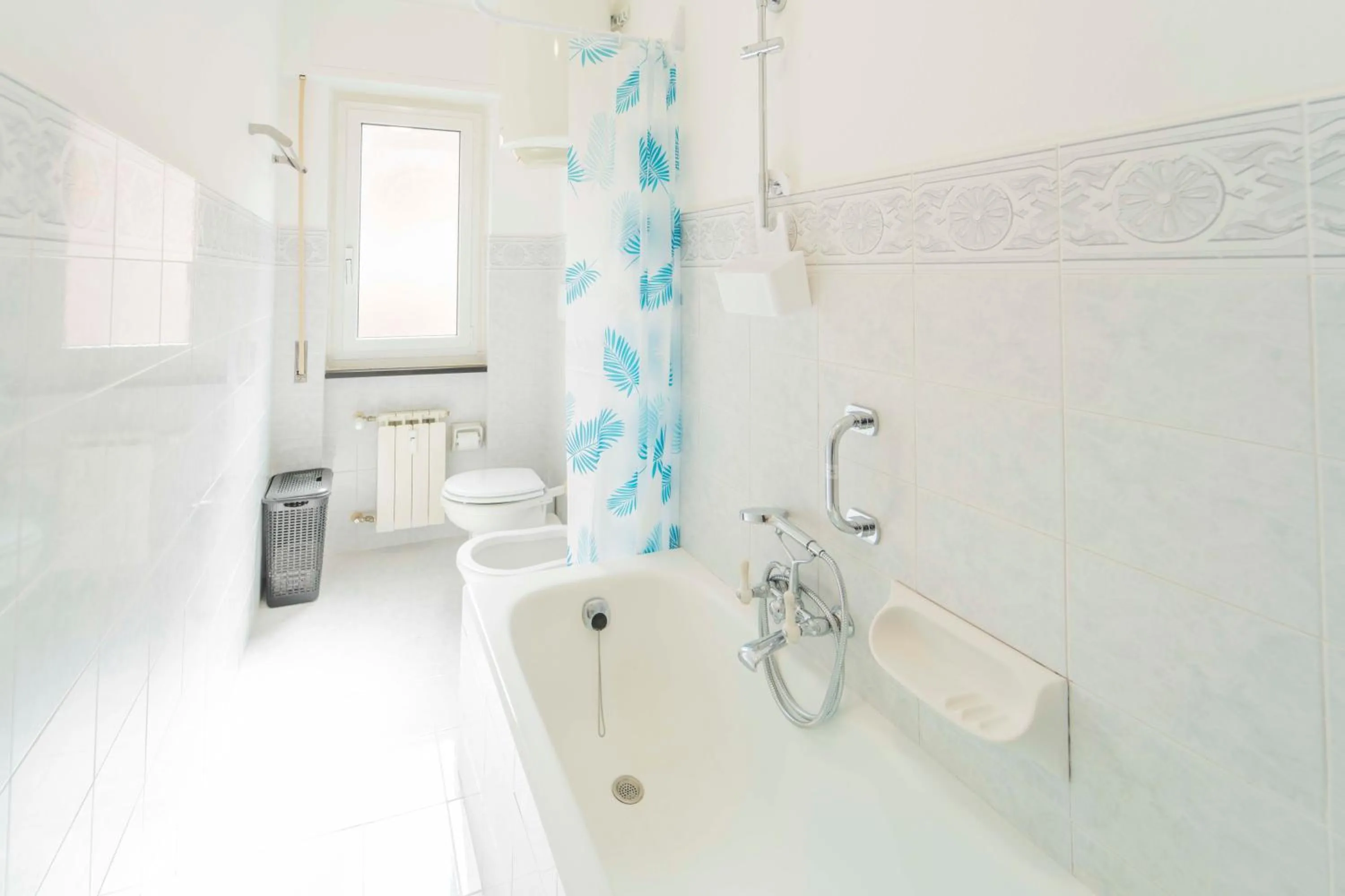 Toilet in 193 - Casa Via della Chiusa - centralissimo e vicino alla baia del silenzio, spiaggia e mare 150m - Parcheggio GRATIS incluso e Aria condizionata