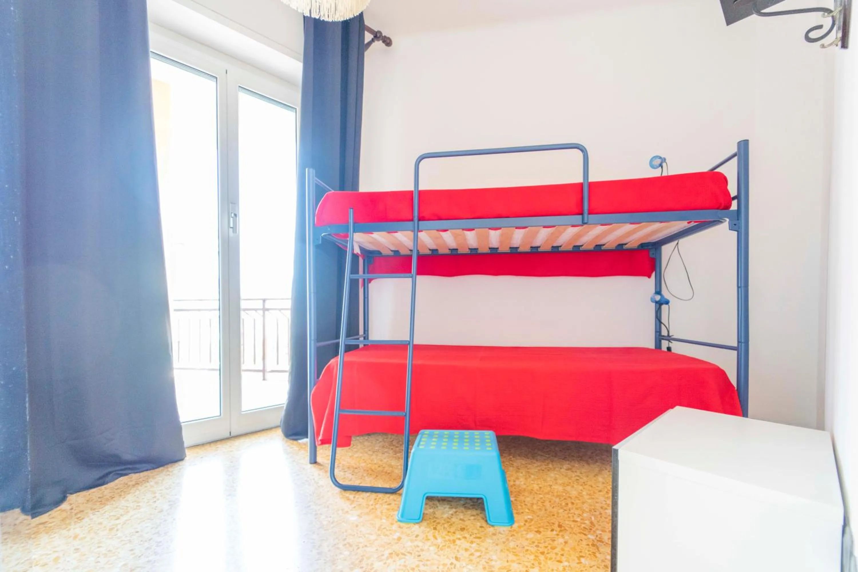 Bedroom, Bed in 193 - Casa Via della Chiusa - centralissimo e vicino alla baia del silenzio, spiaggia e mare 150m - Parcheggio GRATIS incluso e Aria condizionata