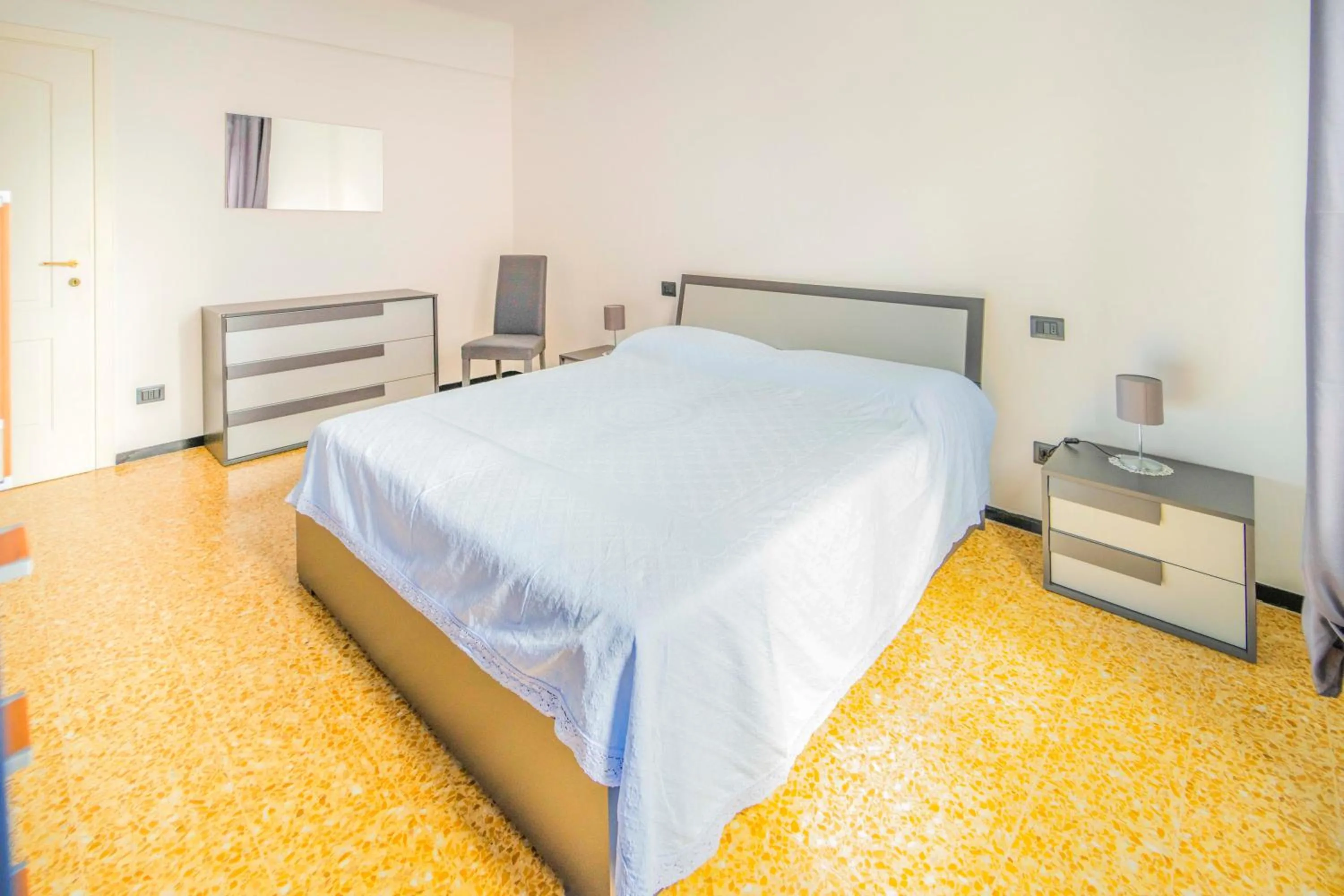 Bed in 193 - Casa Via della Chiusa - centralissimo e vicino alla baia del silenzio, spiaggia e mare 150m - Parcheggio GRATIS incluso e Aria condizionata