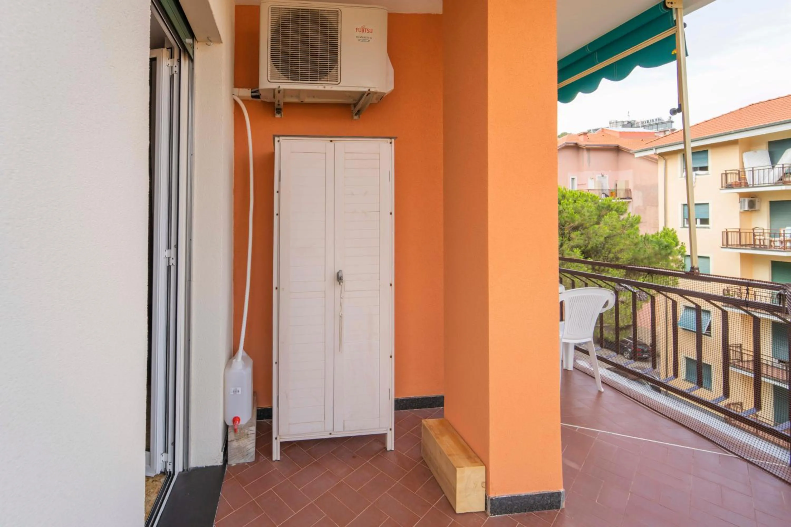 Balcony/Terrace in 193 - Casa Via della Chiusa - centralissimo e vicino alla baia del silenzio, spiaggia e mare 150m - Parcheggio GRATIS incluso e Aria condizionata