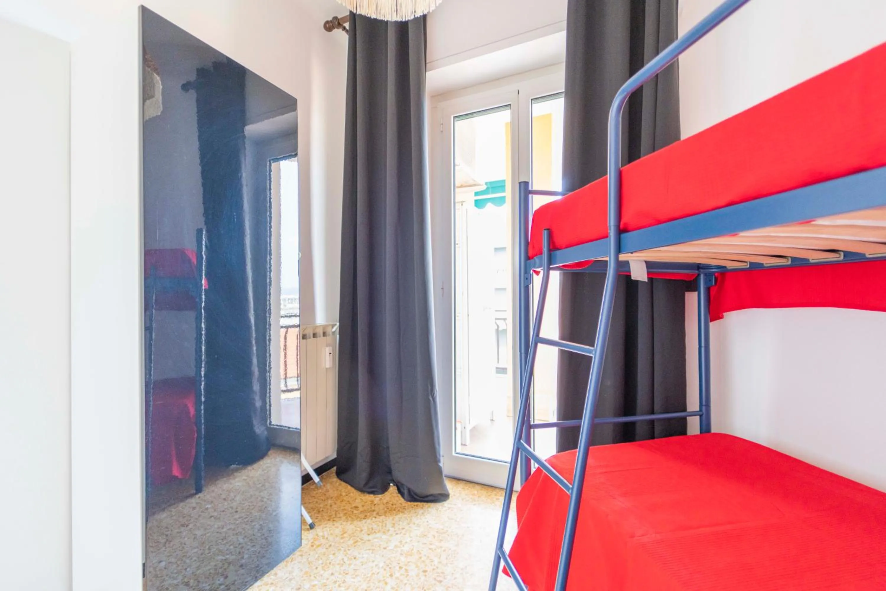 Bedroom, Bed in 193 - Casa Via della Chiusa - centralissimo e vicino alla baia del silenzio, spiaggia e mare 150m - Parcheggio GRATIS incluso e Aria condizionata
