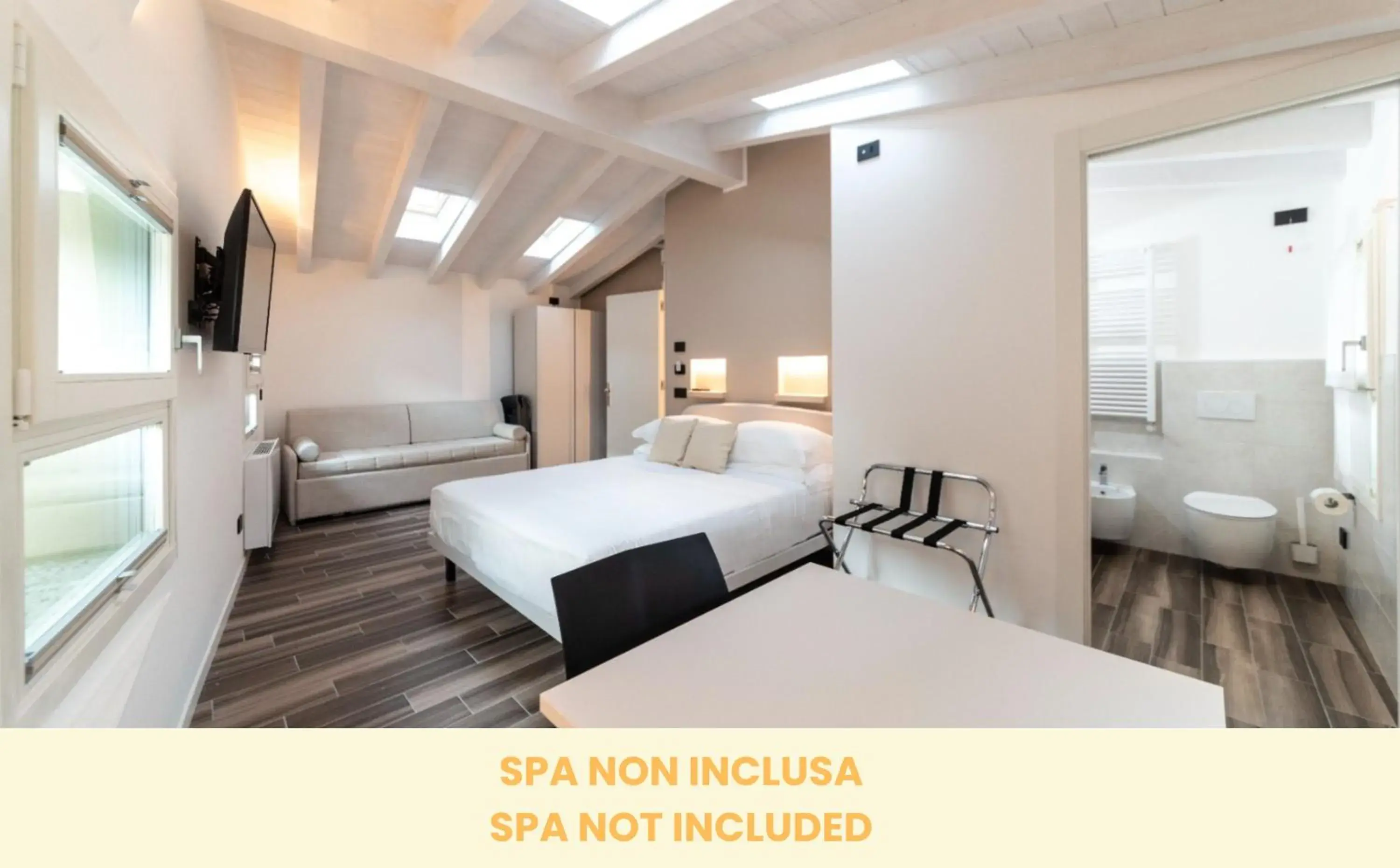 Superior Queen Room in LE TORRI LOVERE Superior Queen Room in LE TORRI LOVERE