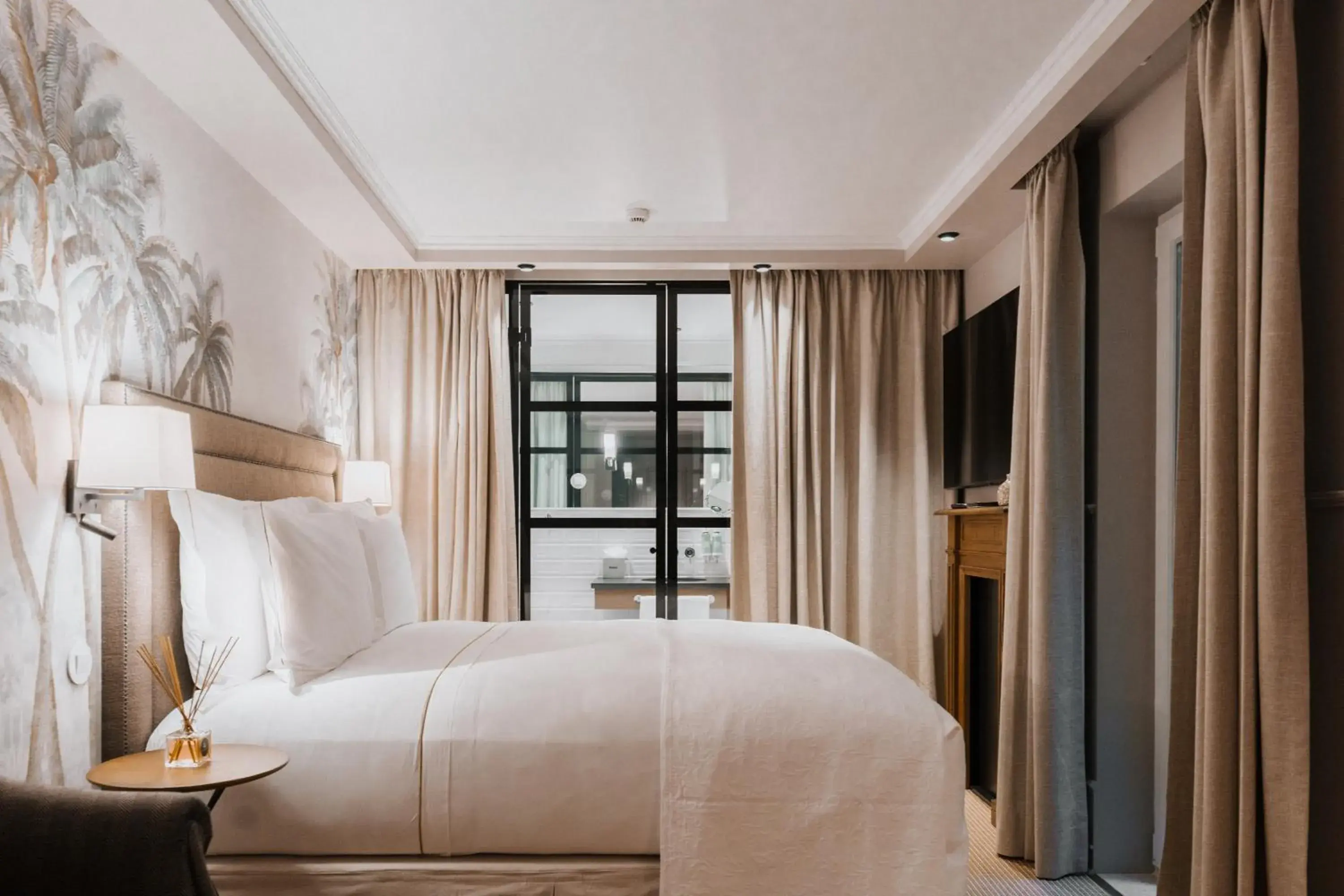 Deluxe Double or Twin Room with Interior View in AlmaLusa Alfama Deluxe Double or Twin Room with Interior View in AlmaLusa Alfama