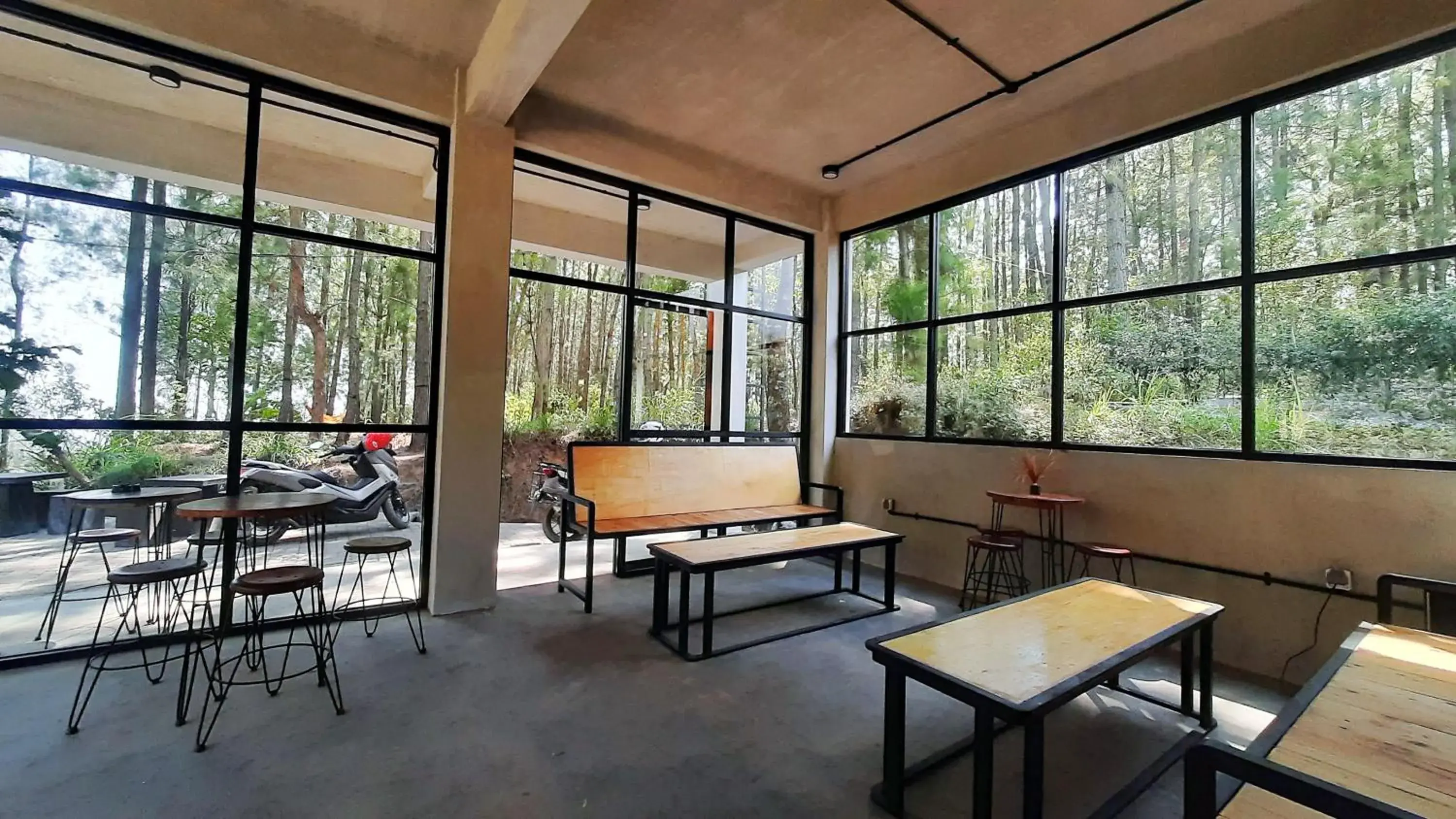 Restaurant/places to eat in Bromo Dormitory Restaurant/places to eat in Bromo Dormitory