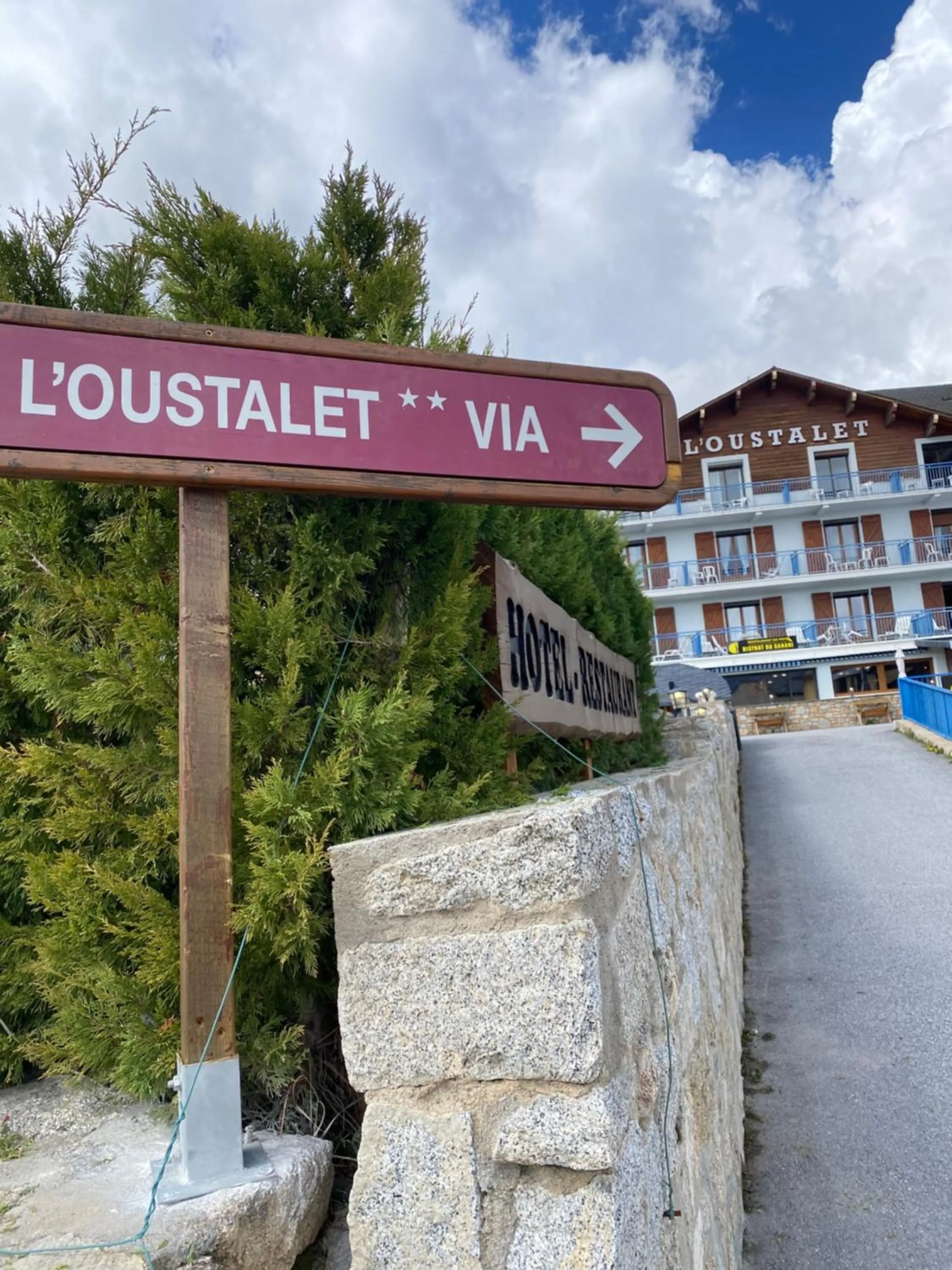 Property building in Hôtel L'Oustalet