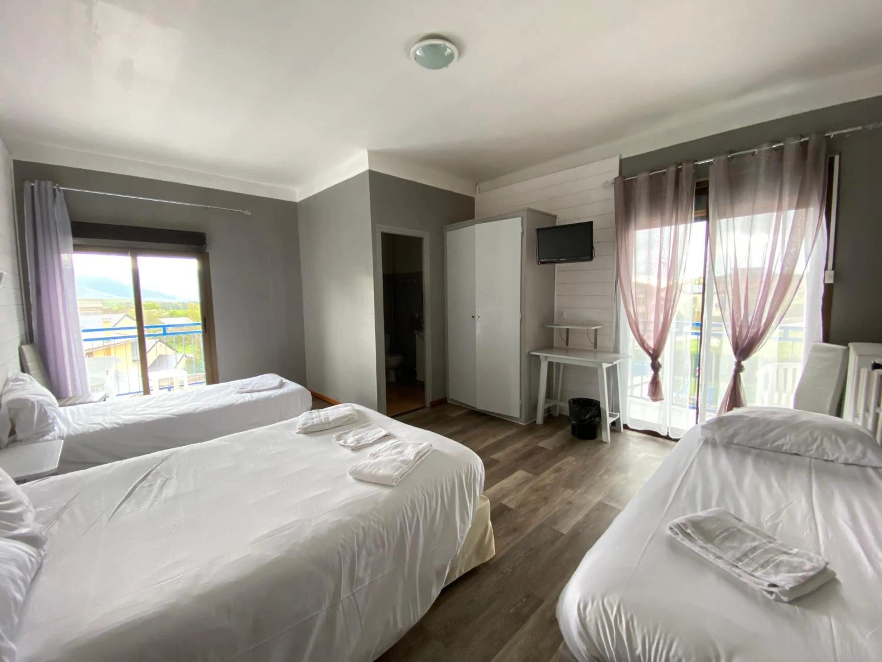 Bedroom, Bed in Hôtel L'Oustalet