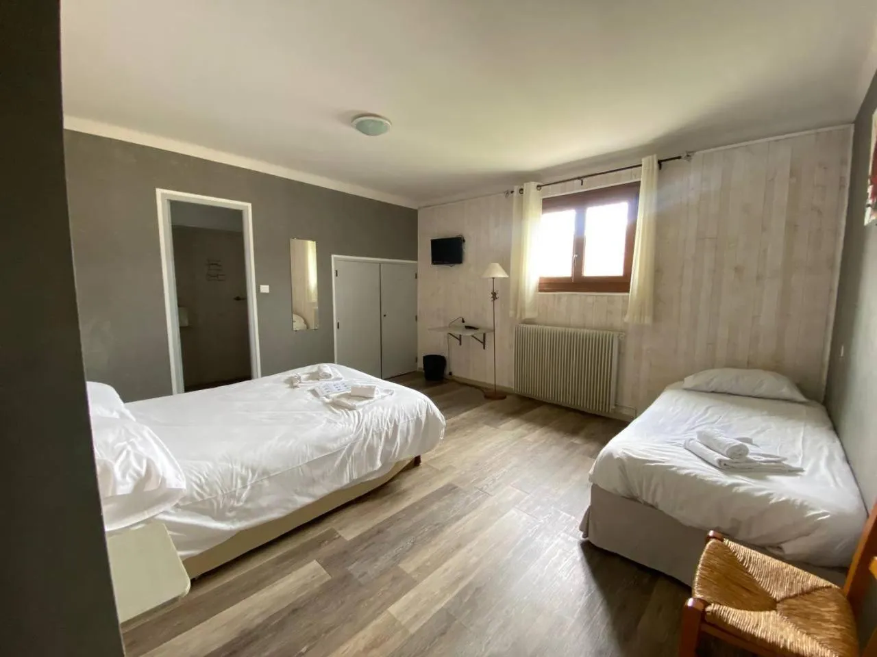 Bedroom, Bed in Hôtel L'Oustalet