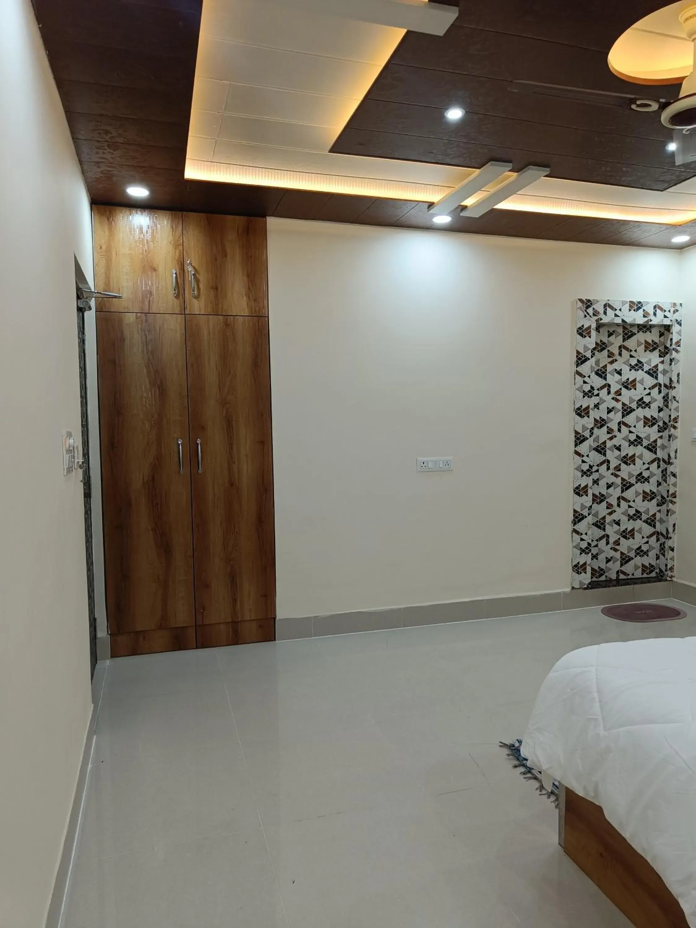 wardrobe, Bed in The Royal Sahdeo Venue wardrobe, Bed in The Royal Sahdeo Venue