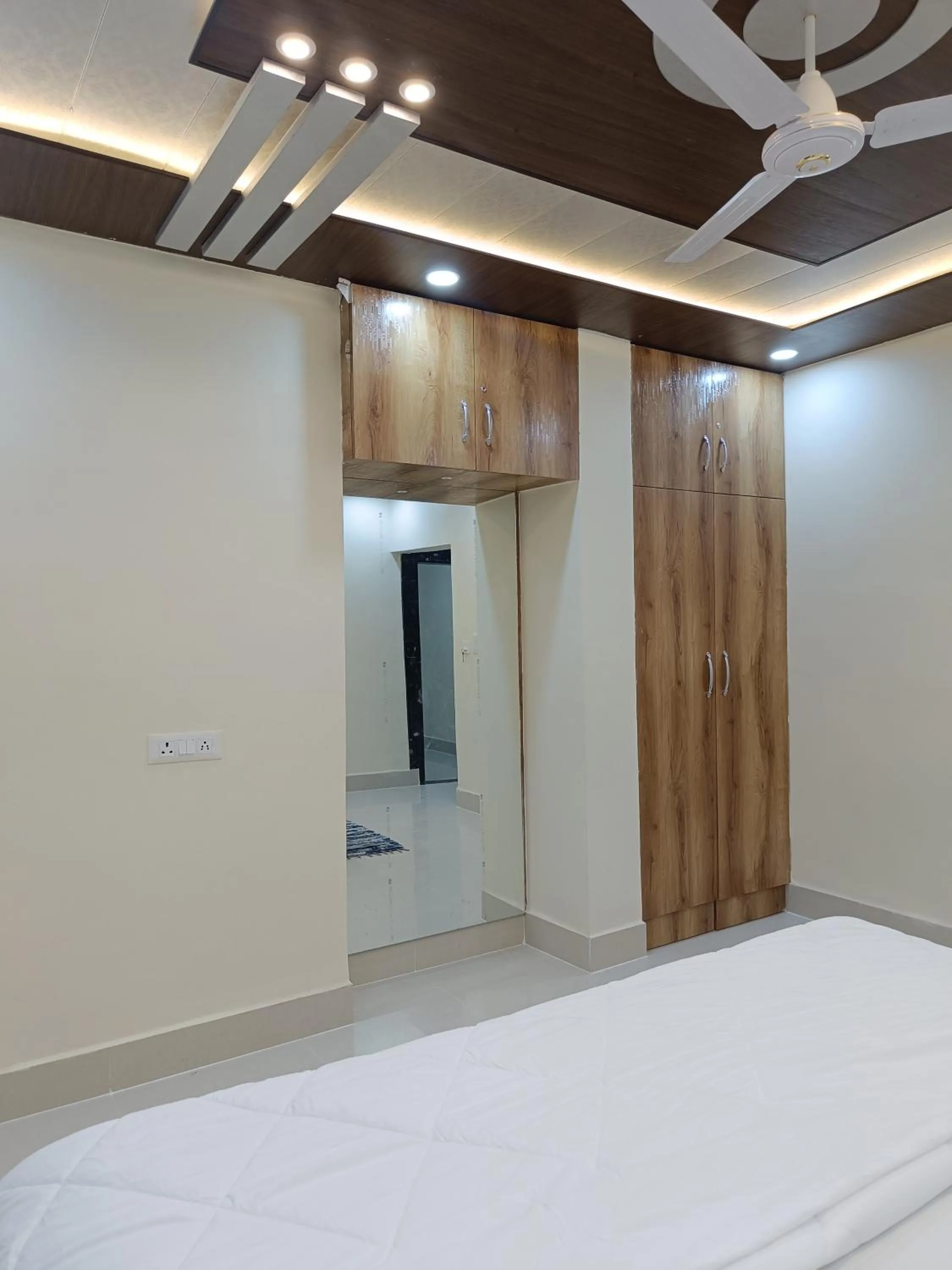 wardrobe, Bed in The Royal Sahdeo Venue