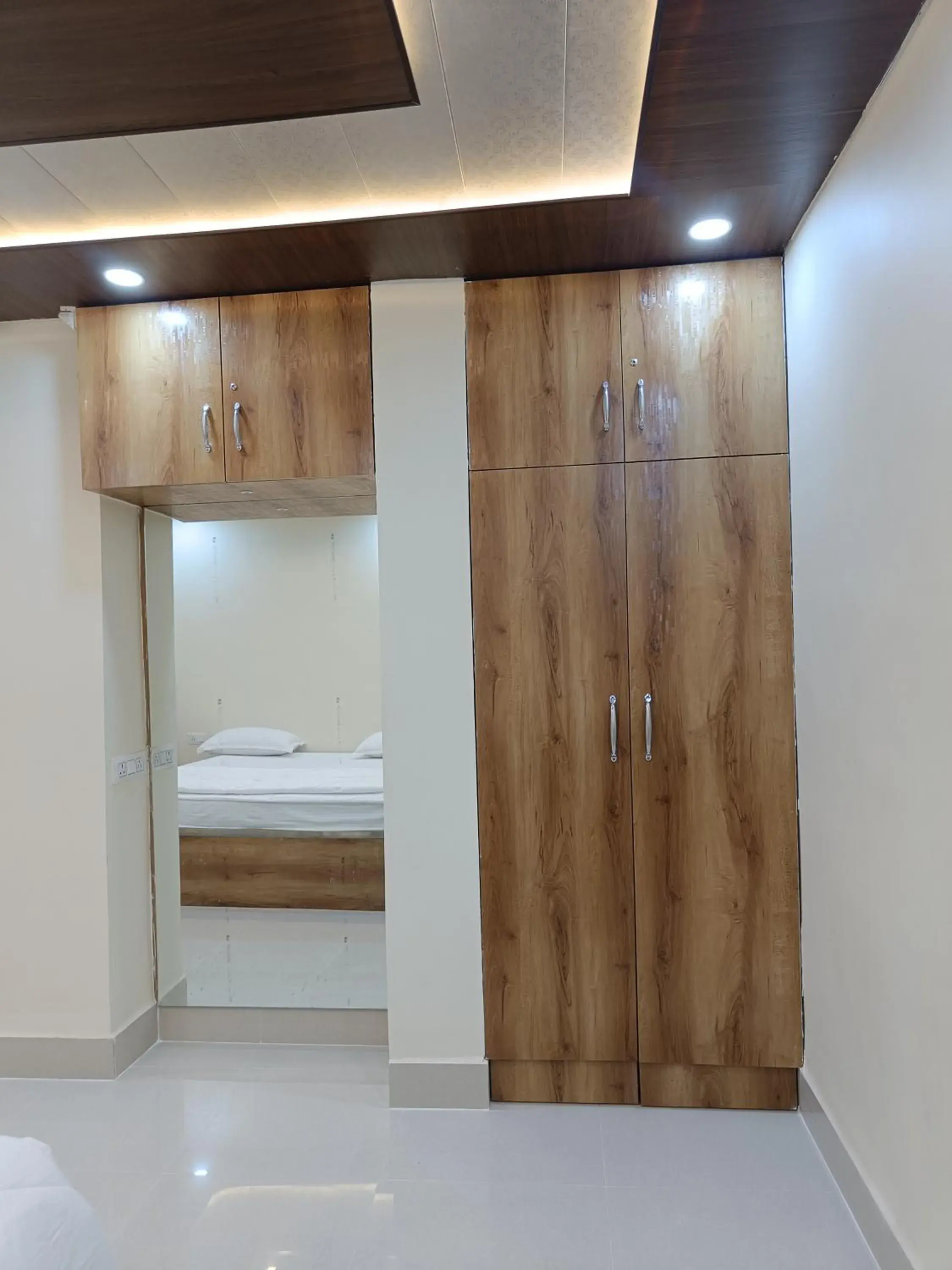 wardrobe, Bed in The Royal Sahdeo Venue wardrobe, Bed in The Royal Sahdeo Venue