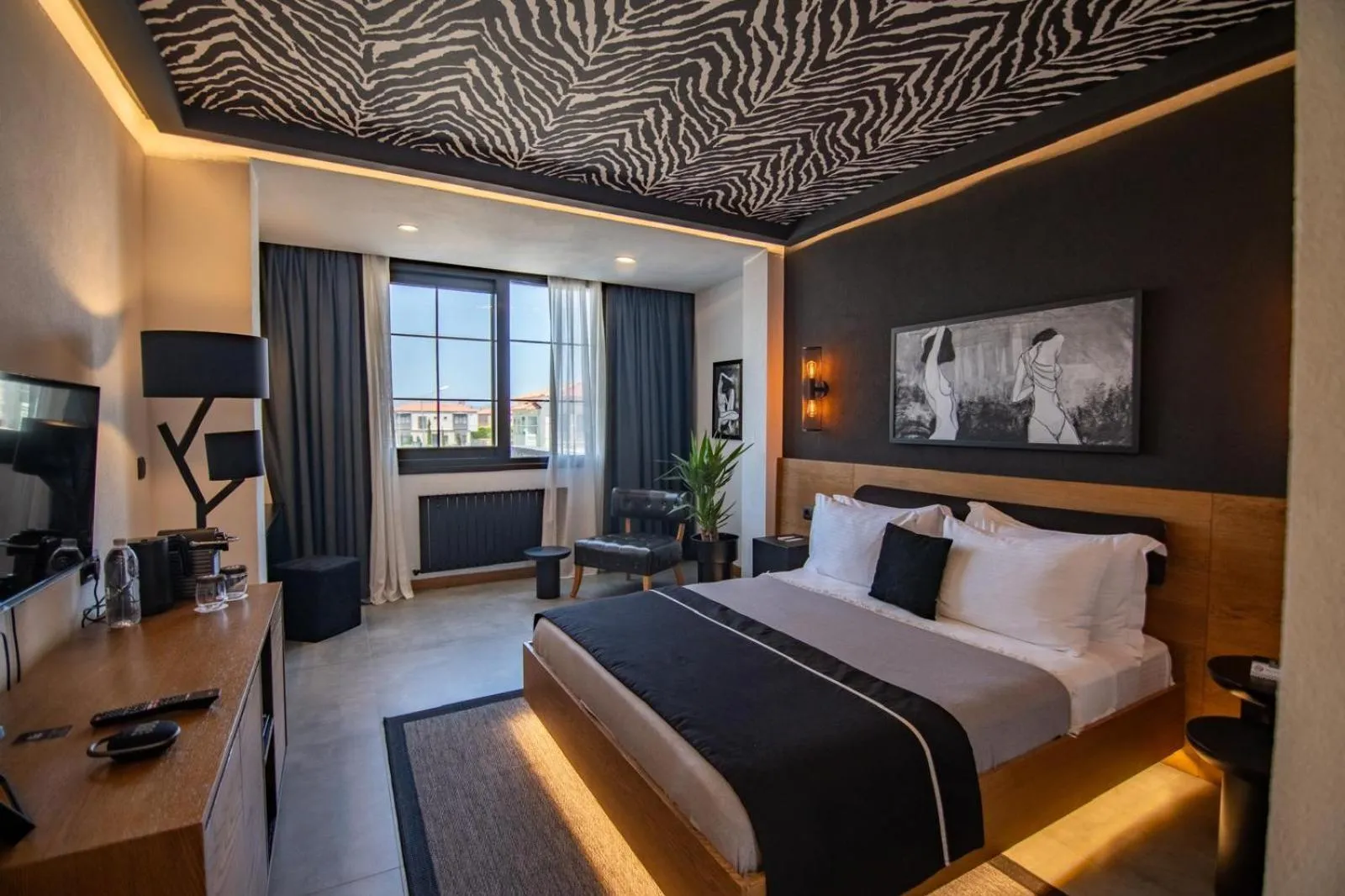 Photo of the whole room, Bed in The Local House Alaçatı