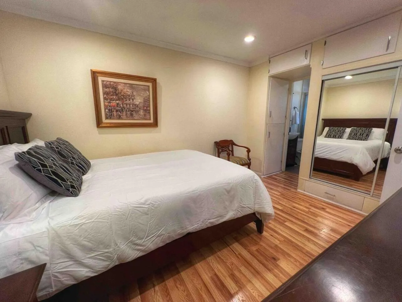 Pacific Beach Getaway Blocks From the Beach