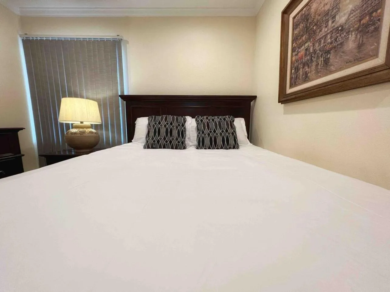 Pacific Beach Getaway Blocks From the Beach