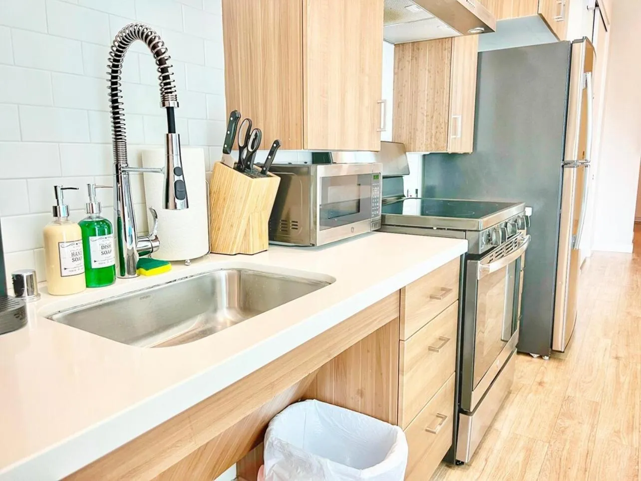 The Leo - One Bedroom Apartment W Private Balcony