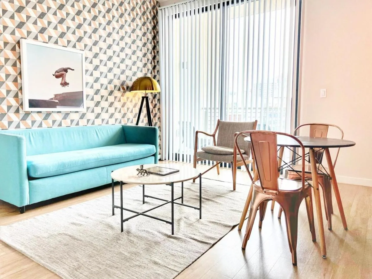 The Leo - One Bedroom Apartment W Private Balcony