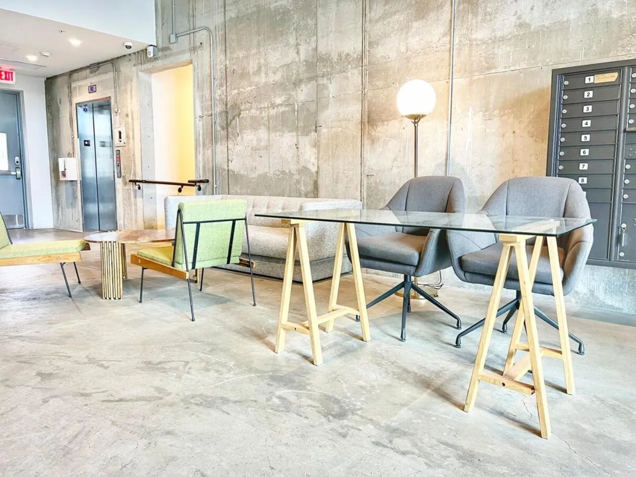 One Bedroom Apartment Wbalcony And City Views!