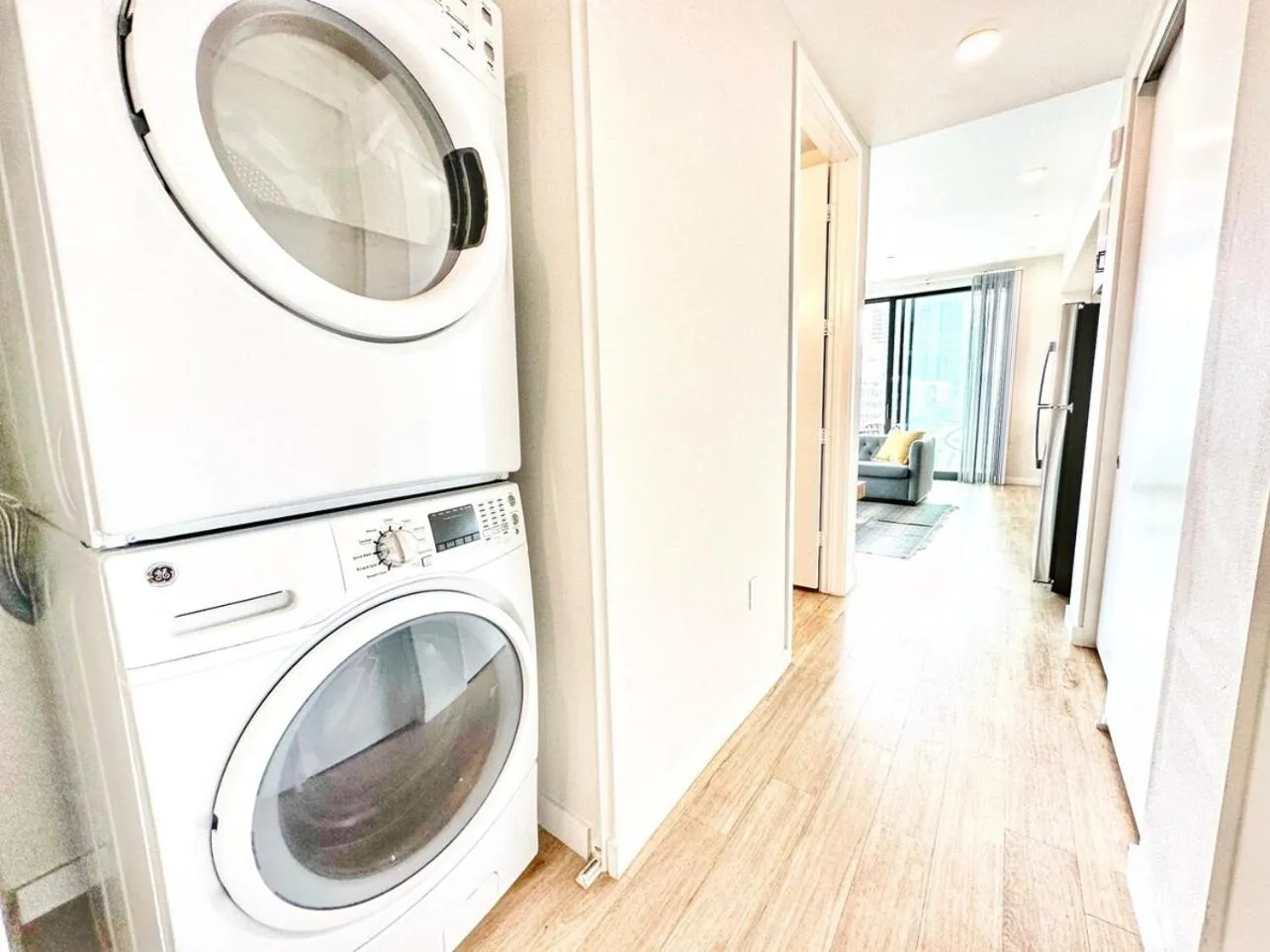 One Bedroom Apartment Wbalcony And City Views!