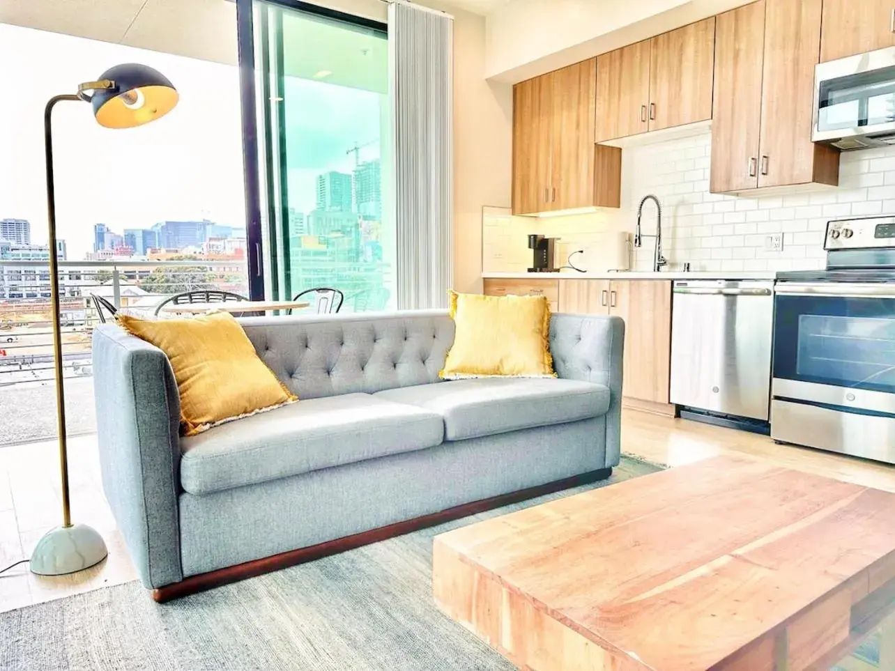 One Bedroom Apartment Wbalcony And City Views! One Bedroom Apartment Wbalcony And City Views!