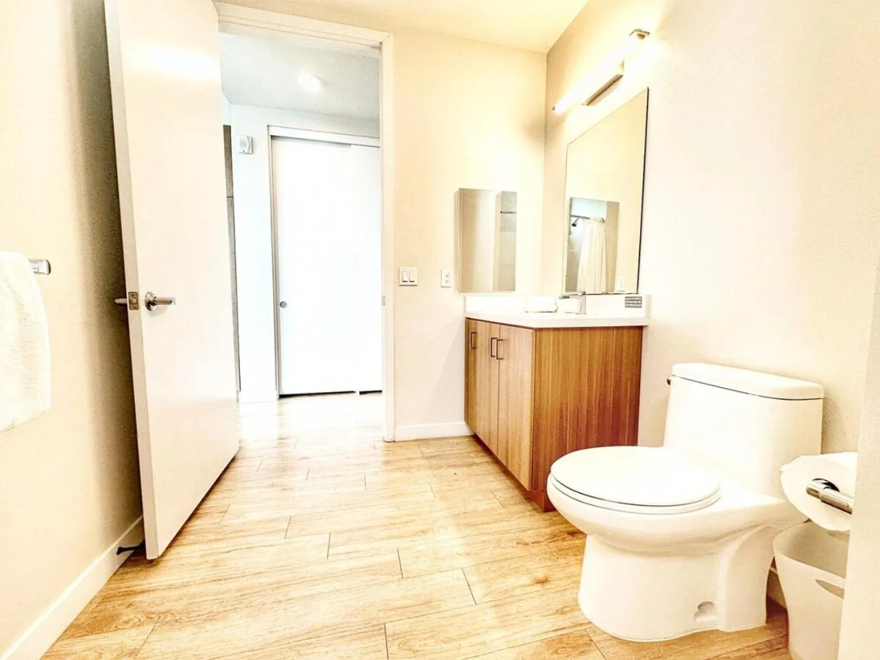 One Bedroom Apartment Wbalcony And City Views!