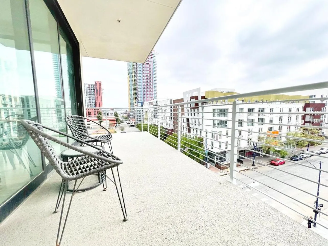 One Bedroom Apartment Wbalcony And City Views!