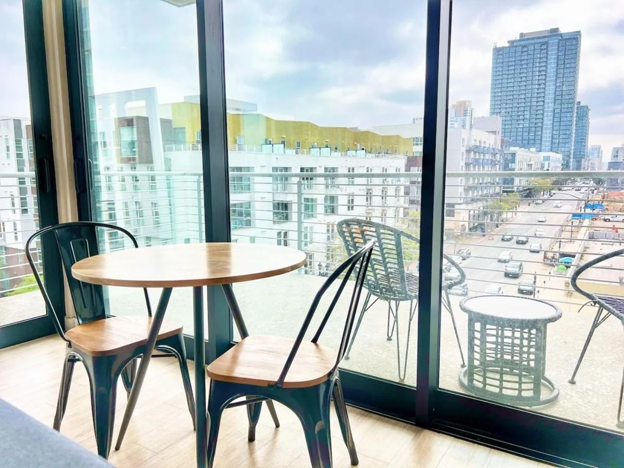 One Bedroom Apartment Wbalcony And City Views!