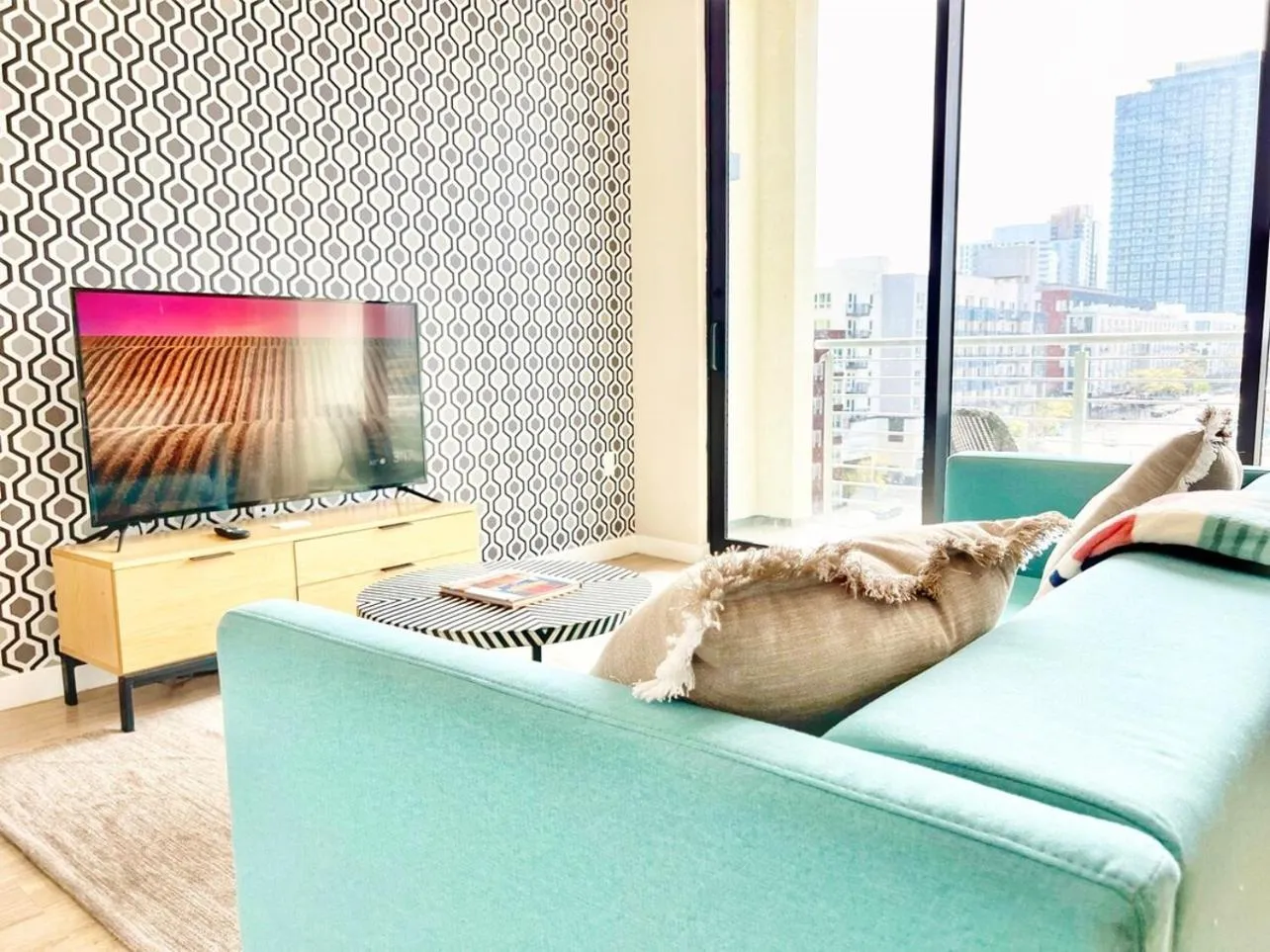 Beautiful One Bedroom Apartment With View Of City