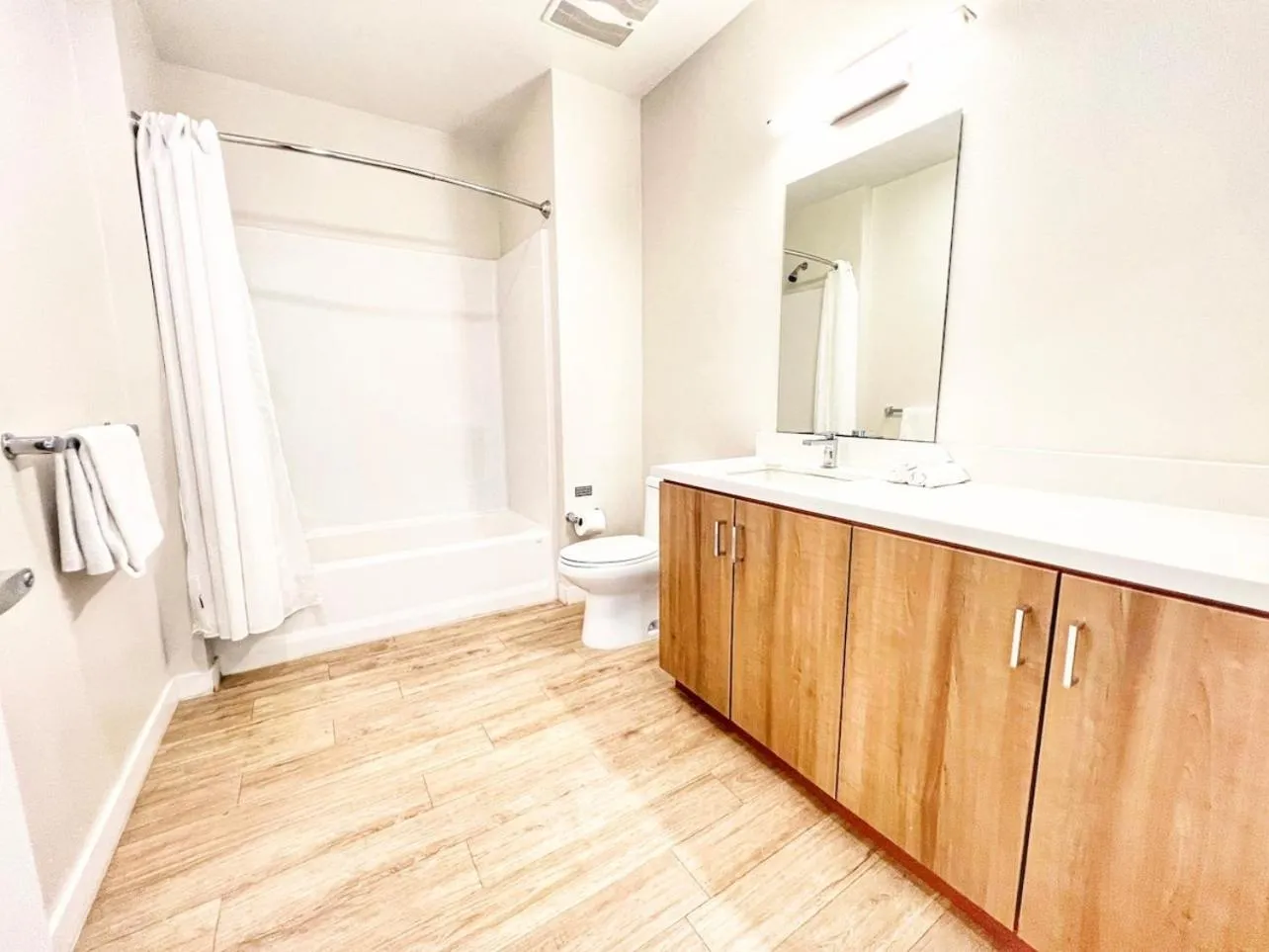 San Diego Skyline - Downtown Apartment