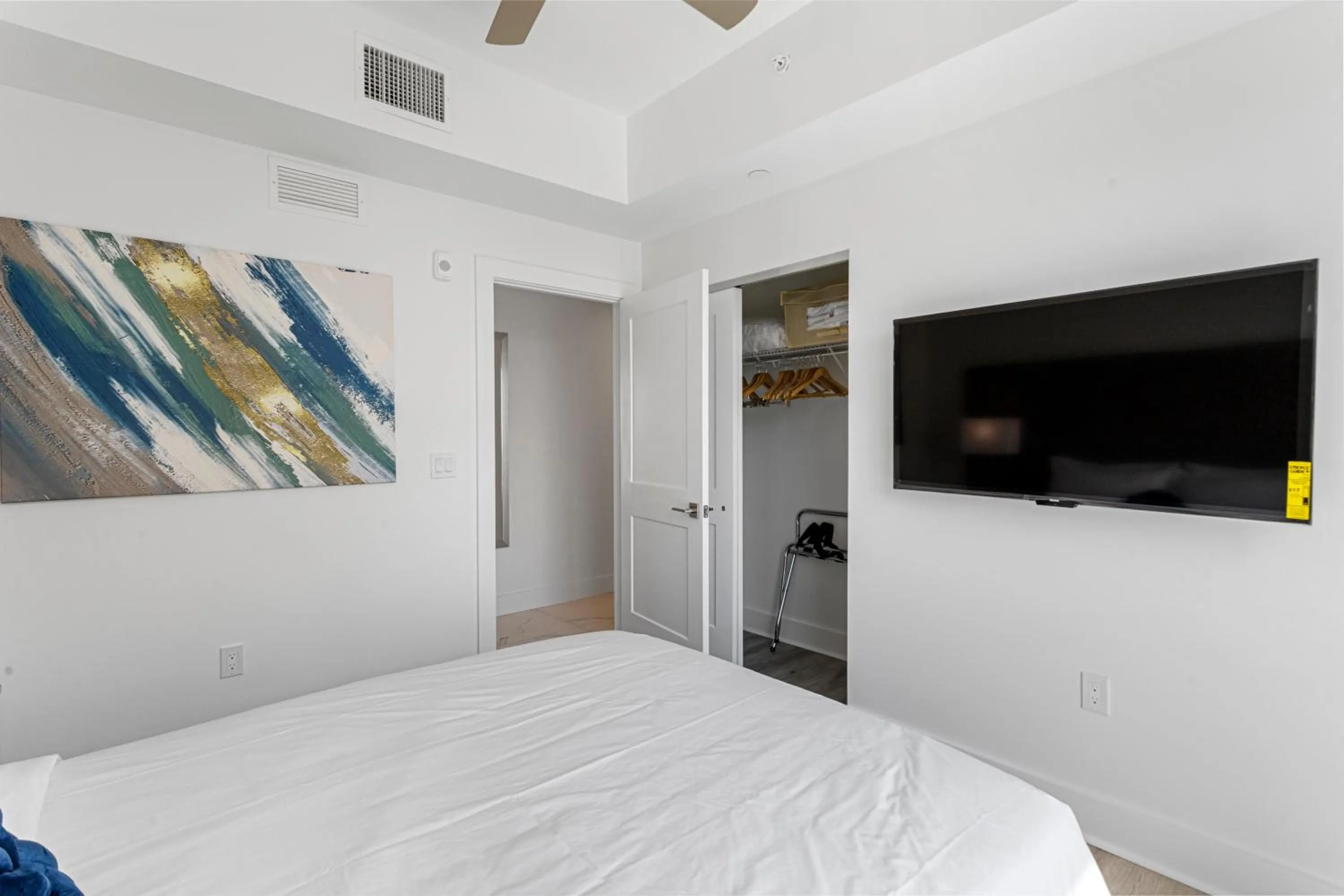 Bedroom, Bed in Ocean Club Treasure Island Hotel