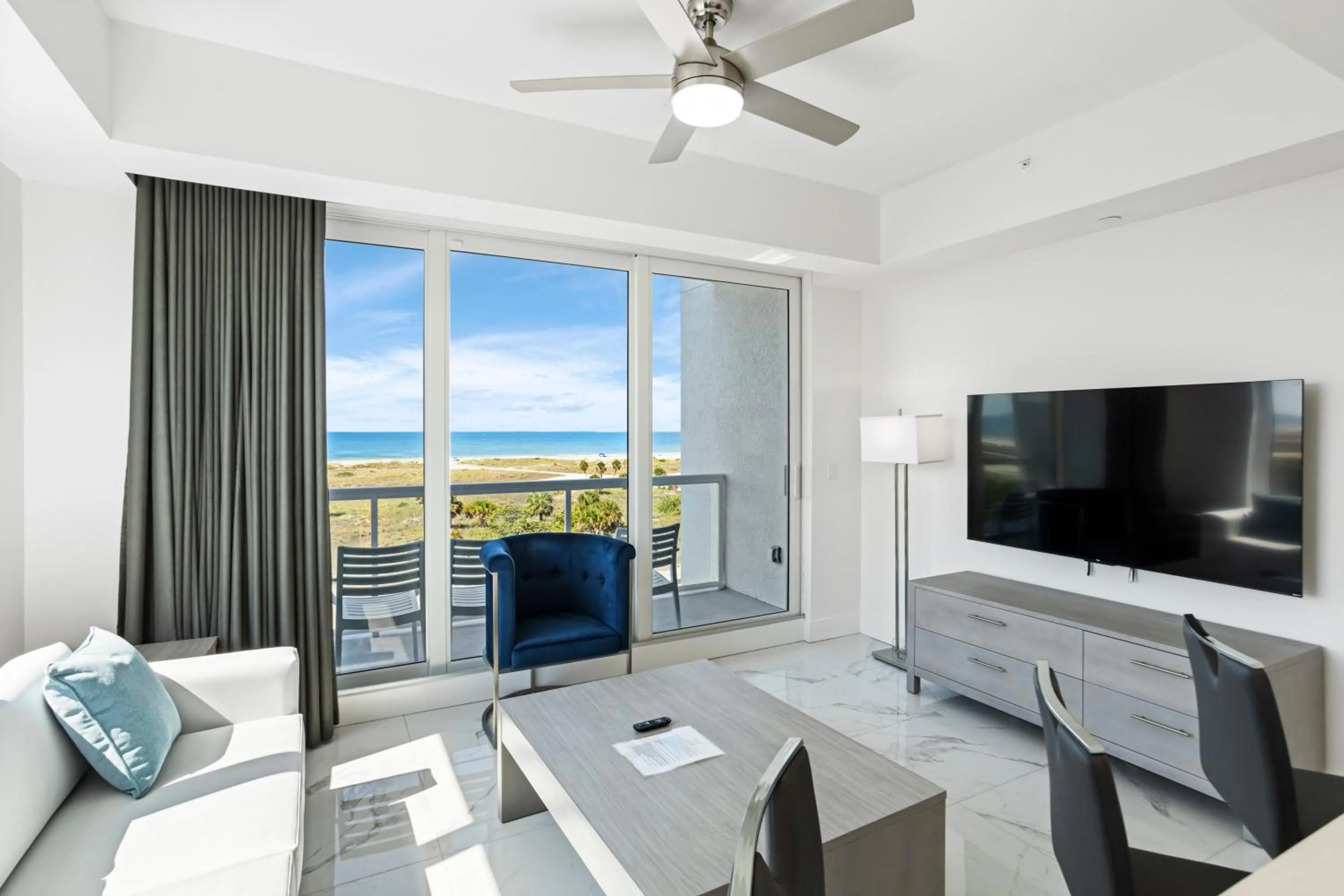 Living room in Ocean Club Treasure Island Hotel