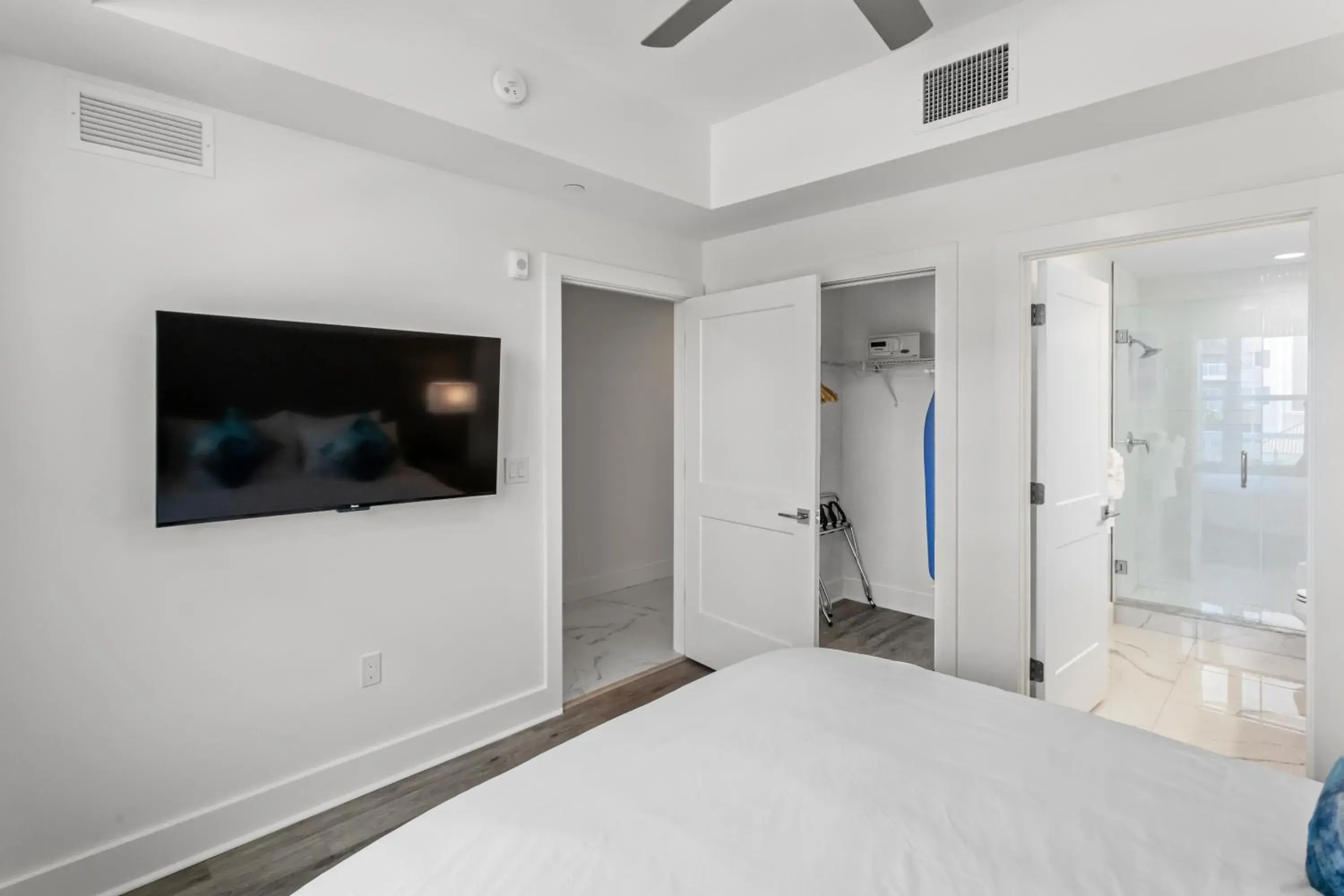 Bathroom, Bed in Ocean Club Treasure Island Hotel Bathroom, Bed in Ocean Club Treasure Island Hotel