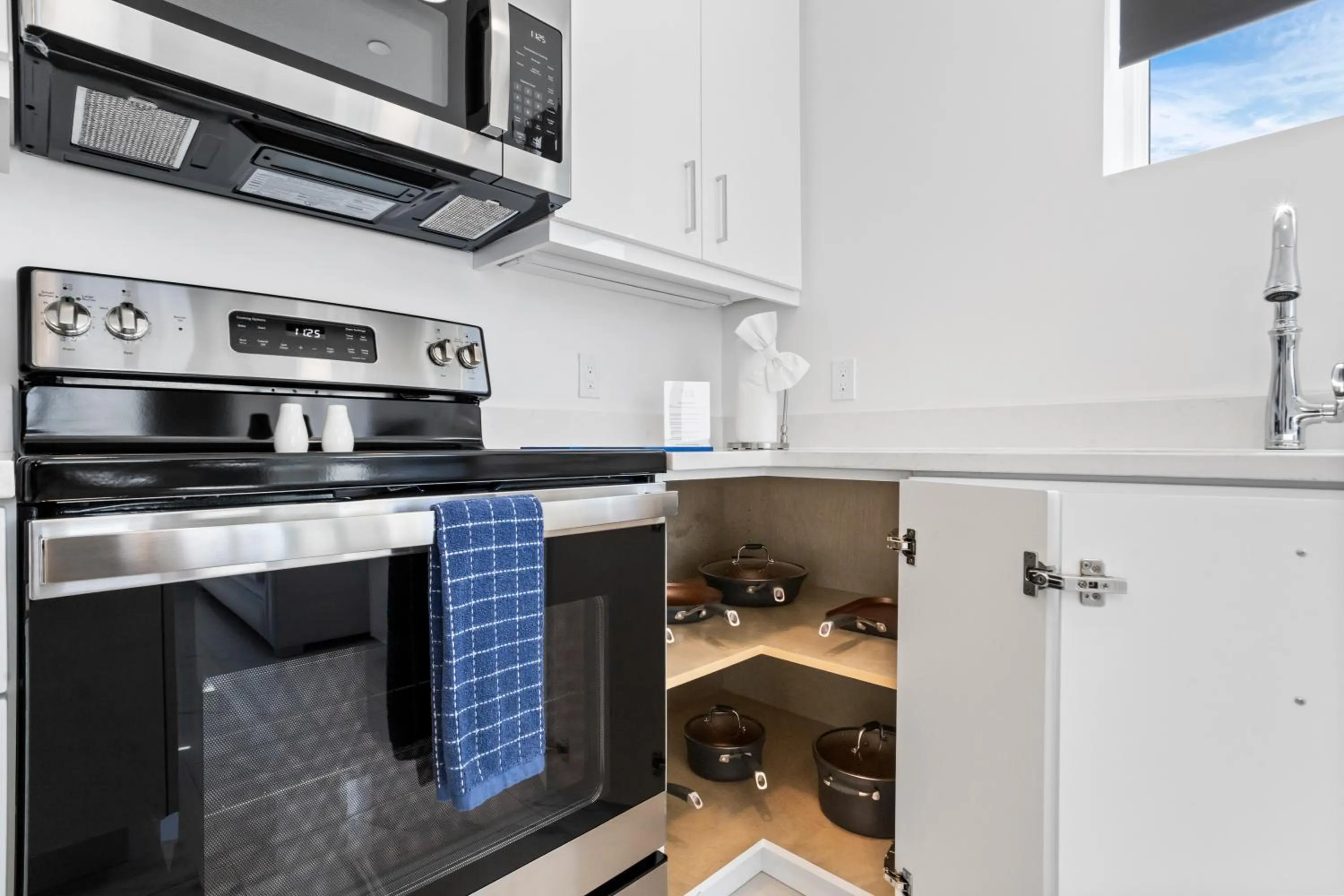 Kitchen or kitchenette in Ocean Club Treasure Island Hotel