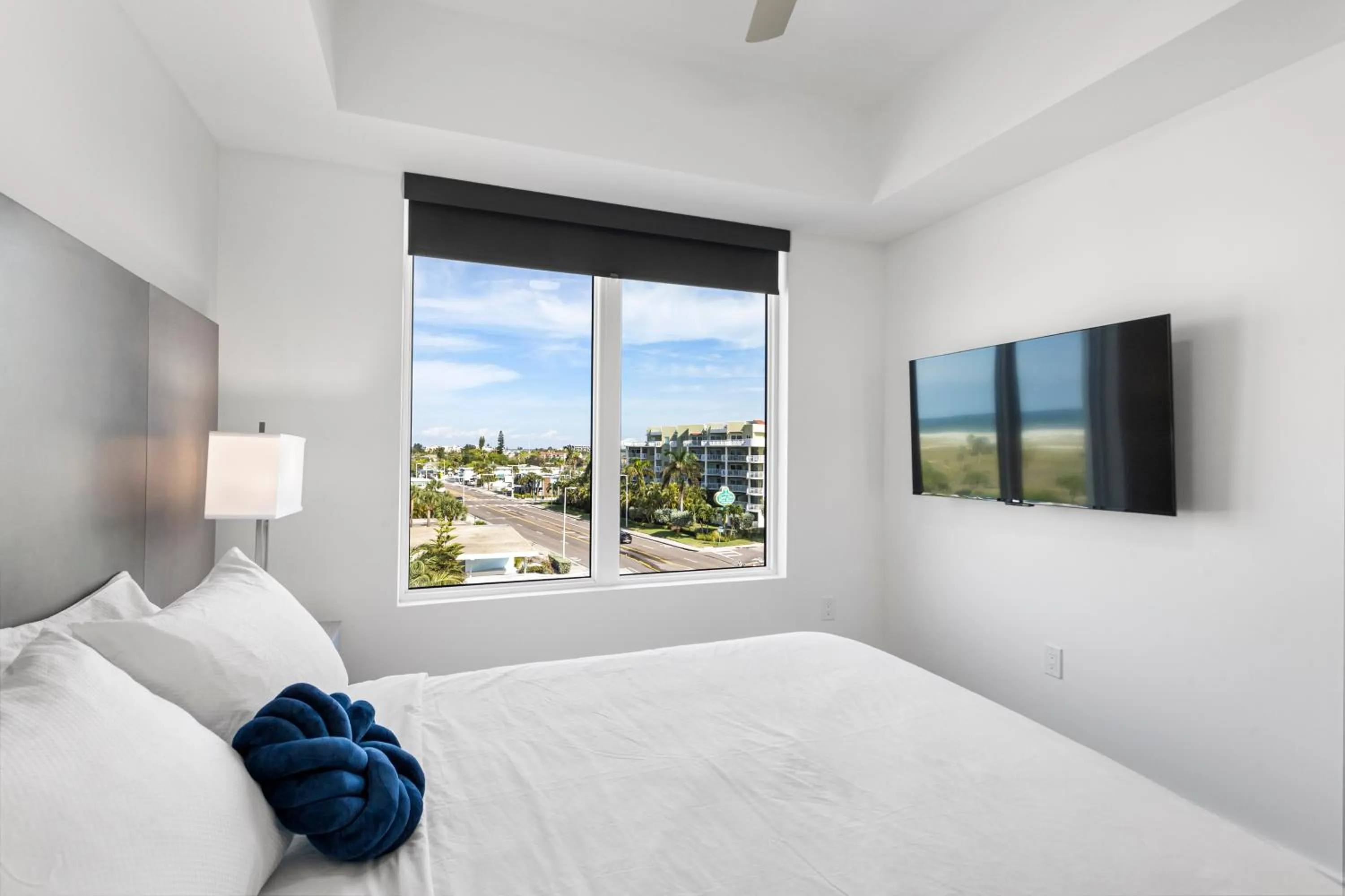 Bedroom, Bed in Ocean Club Treasure Island Hotel
