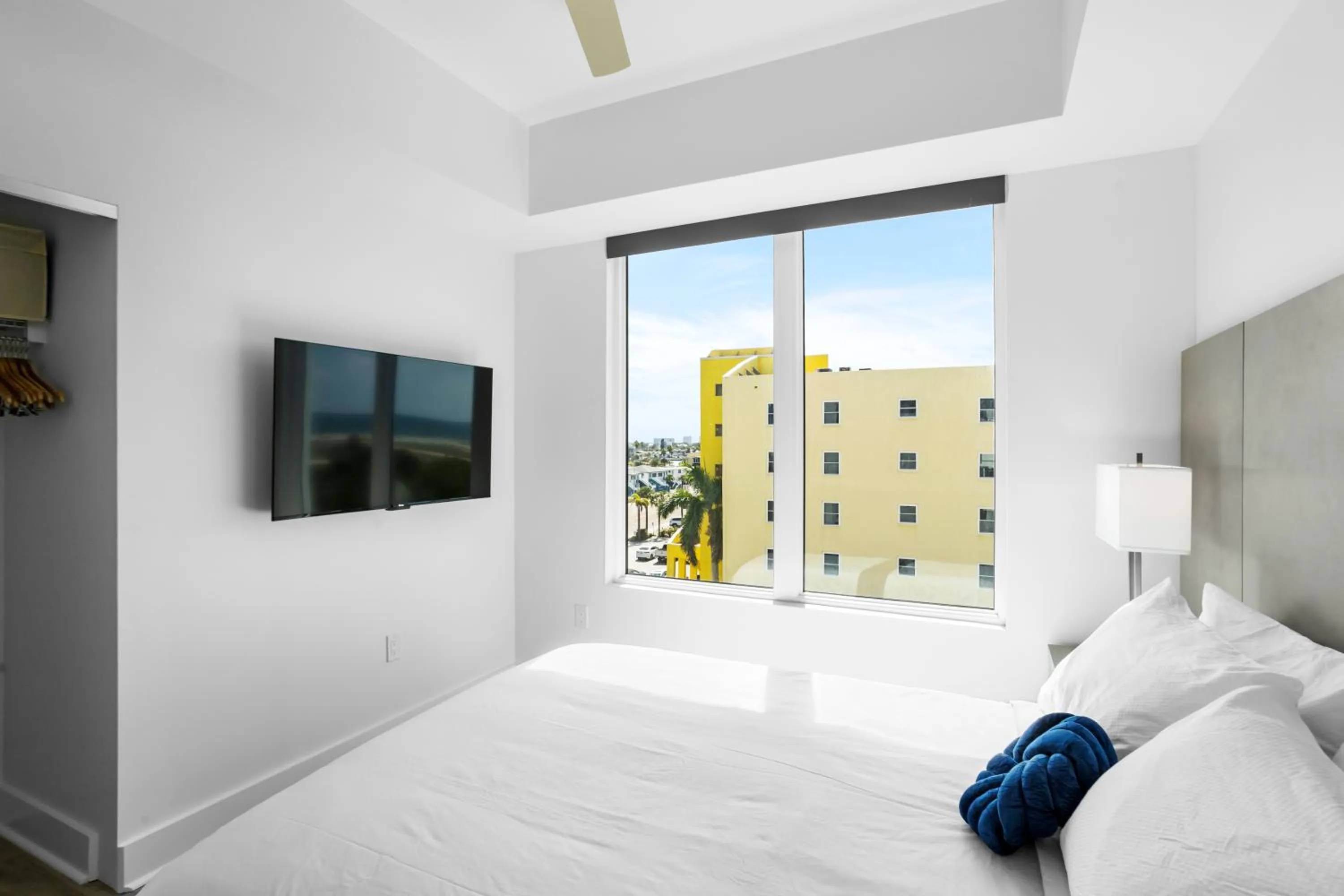 Bedroom, Bed in Ocean Club Treasure Island Hotel