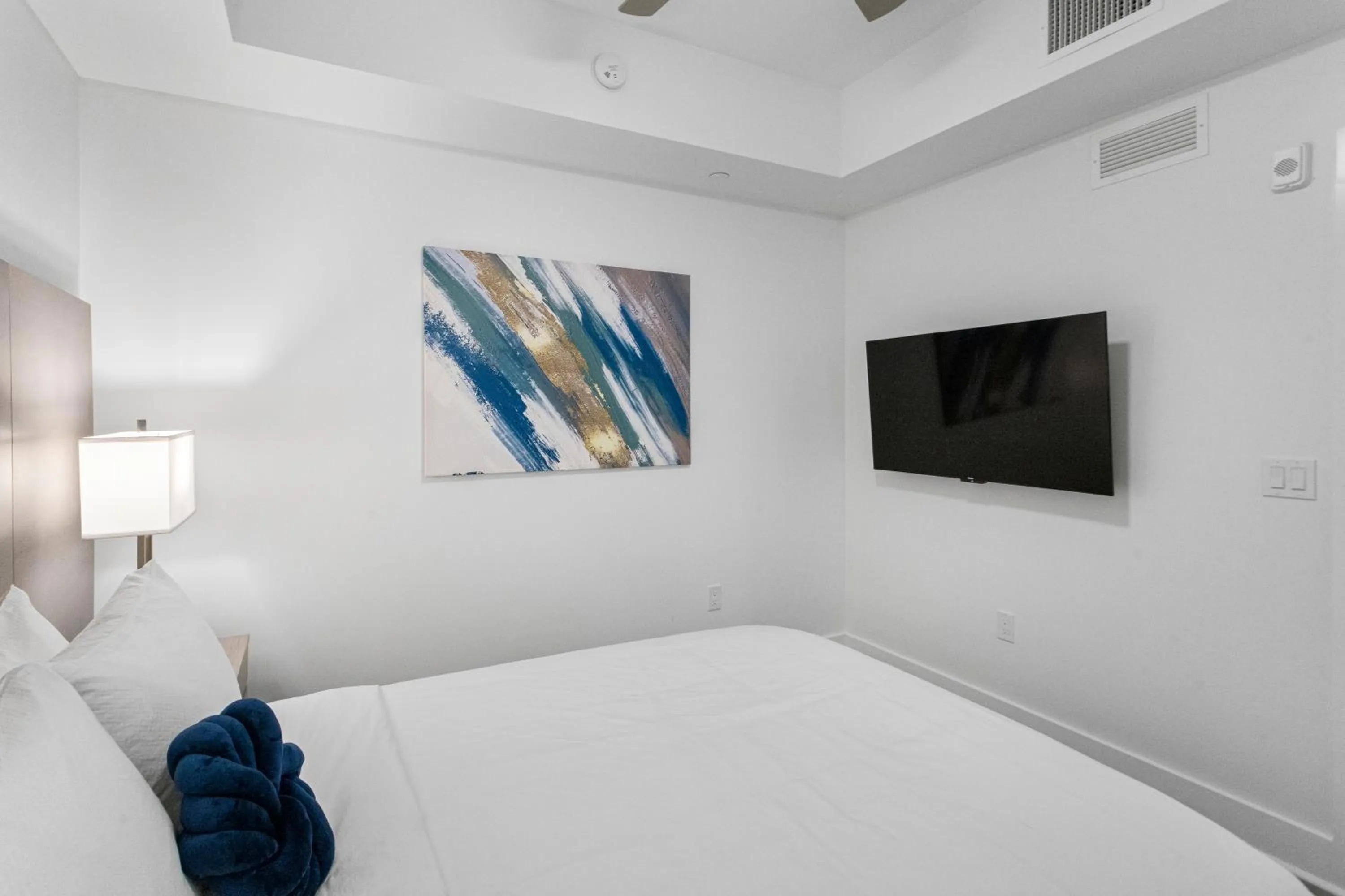 Bedroom, Bed in Ocean Club Treasure Island Hotel