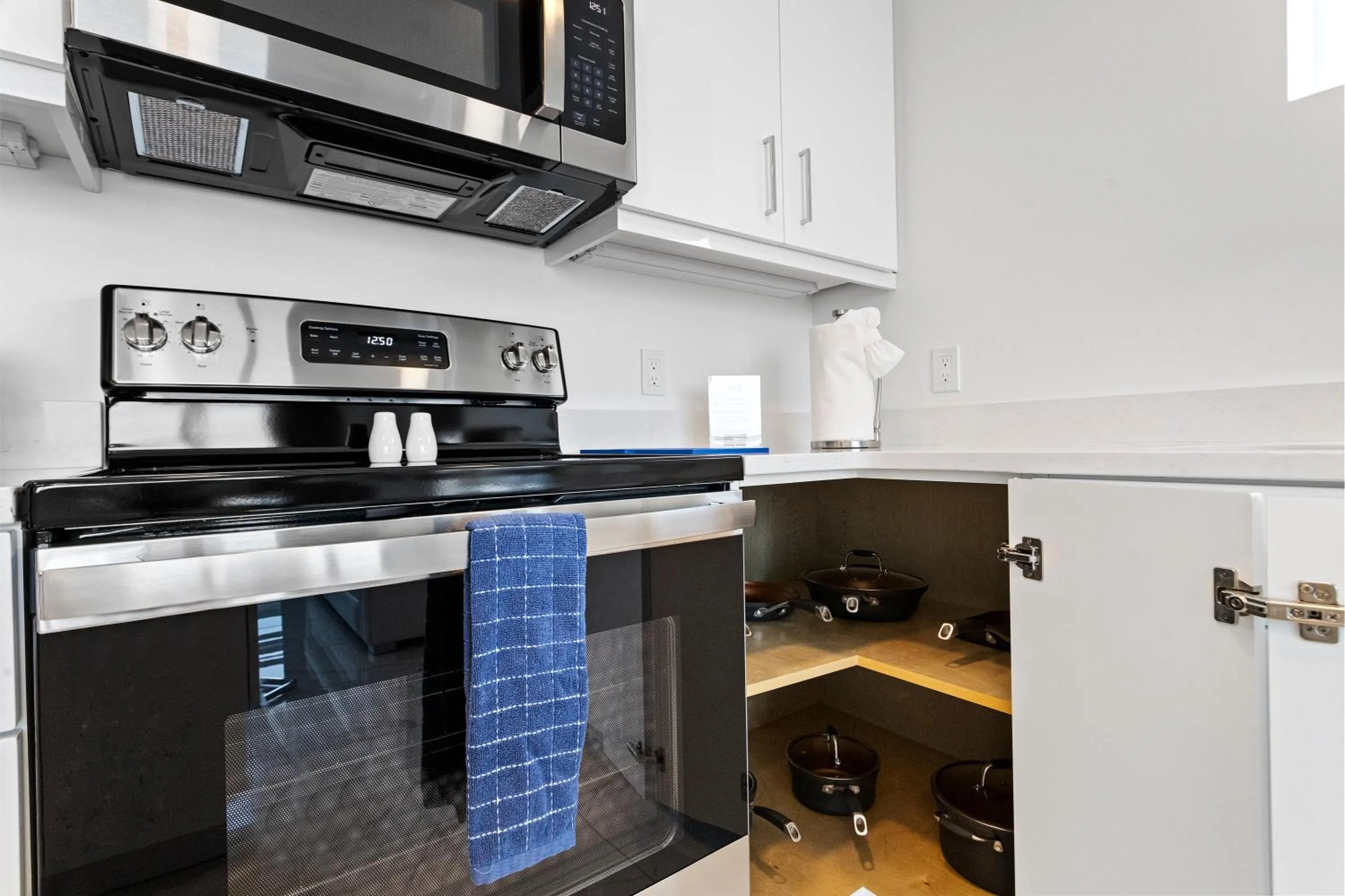 Kitchen or kitchenette in Ocean Club Treasure Island Hotel