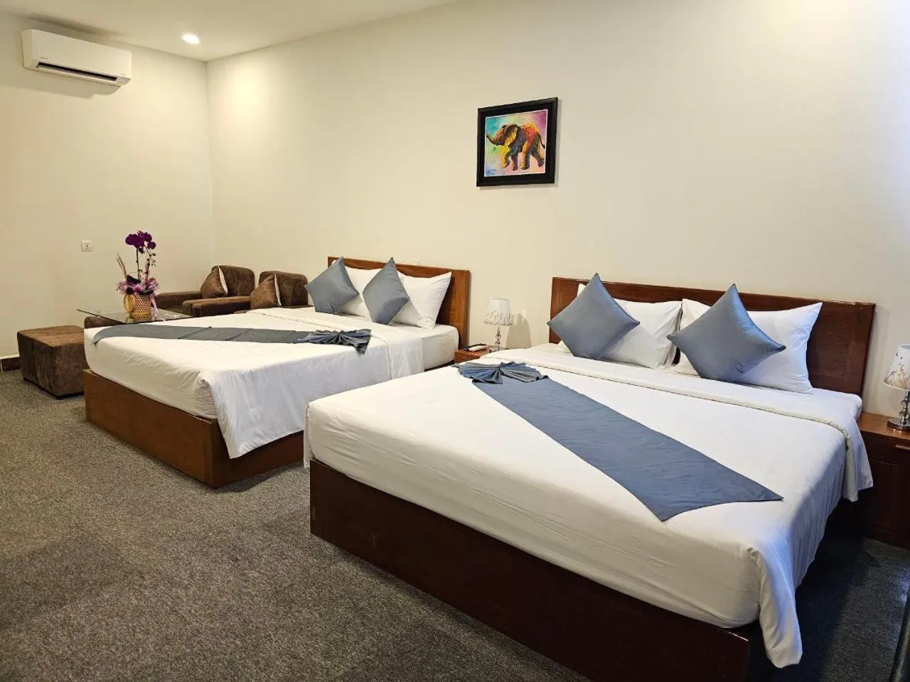 Bed in Nimith Hotel & Restaurant