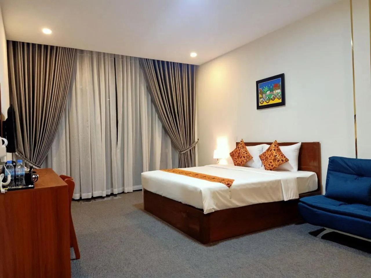 Toilet, Bed in Nimith Hotel & Restaurant