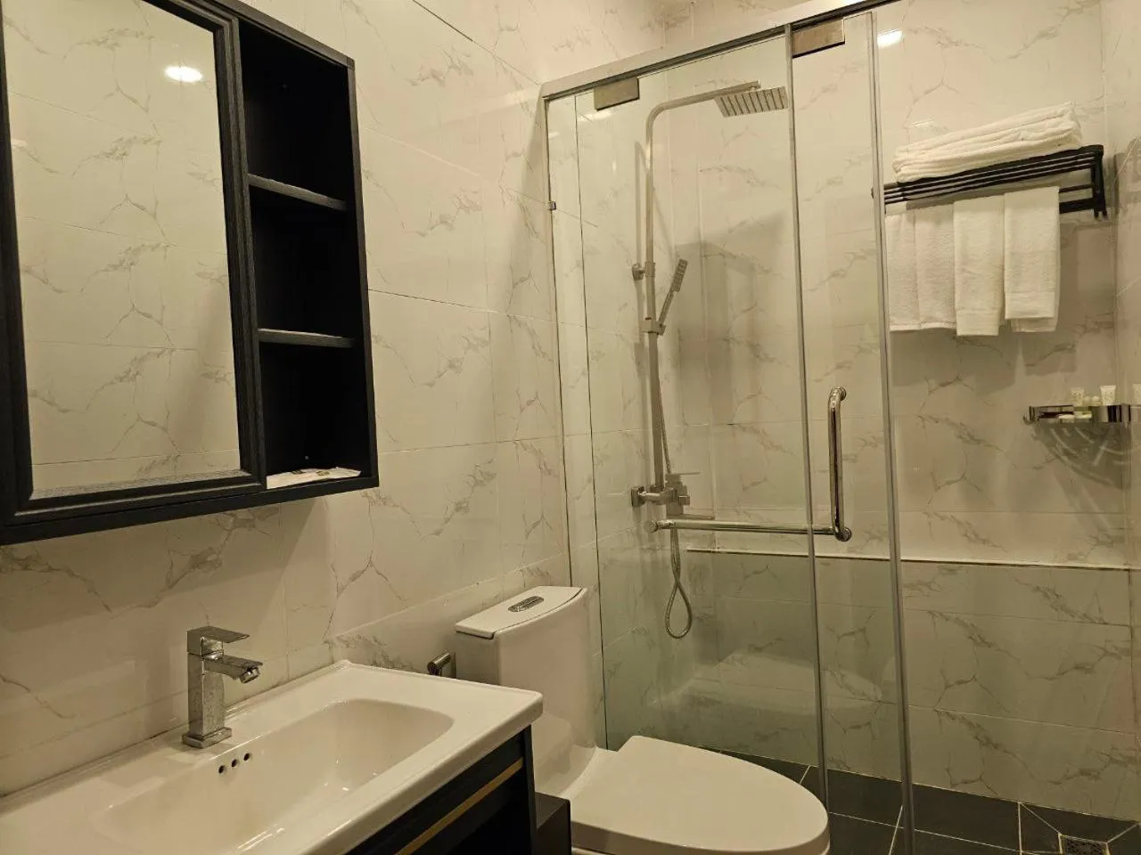 Shower in Nimith Hotel & Restaurant