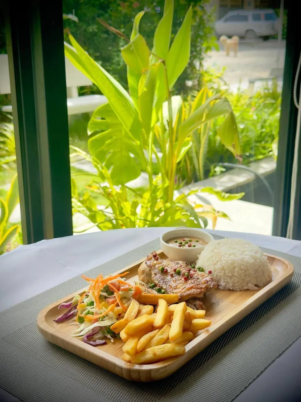 Restaurant/places to eat in Nimith Hotel & Restaurant