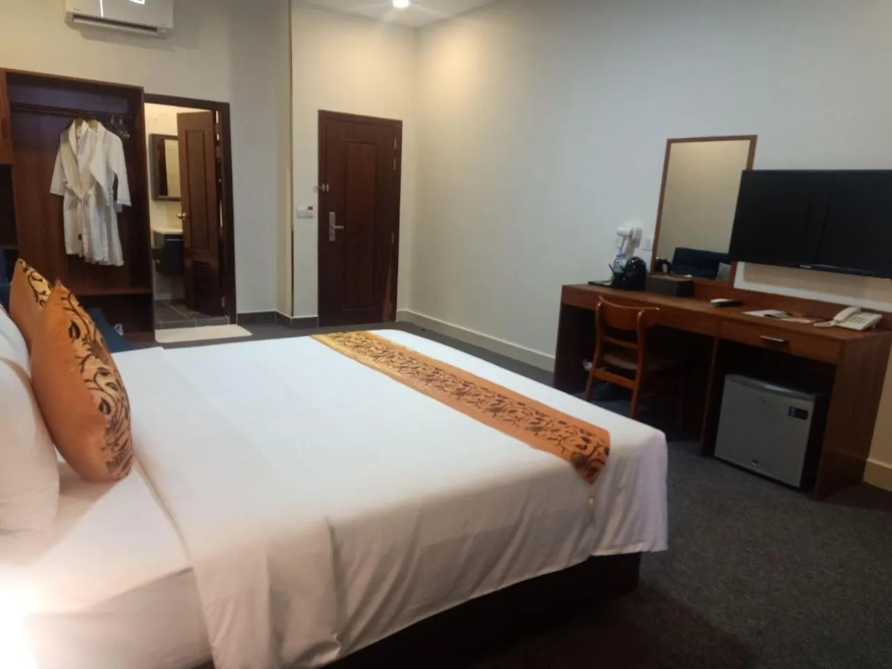 Bedroom, Bed in Nimith Hotel & Restaurant