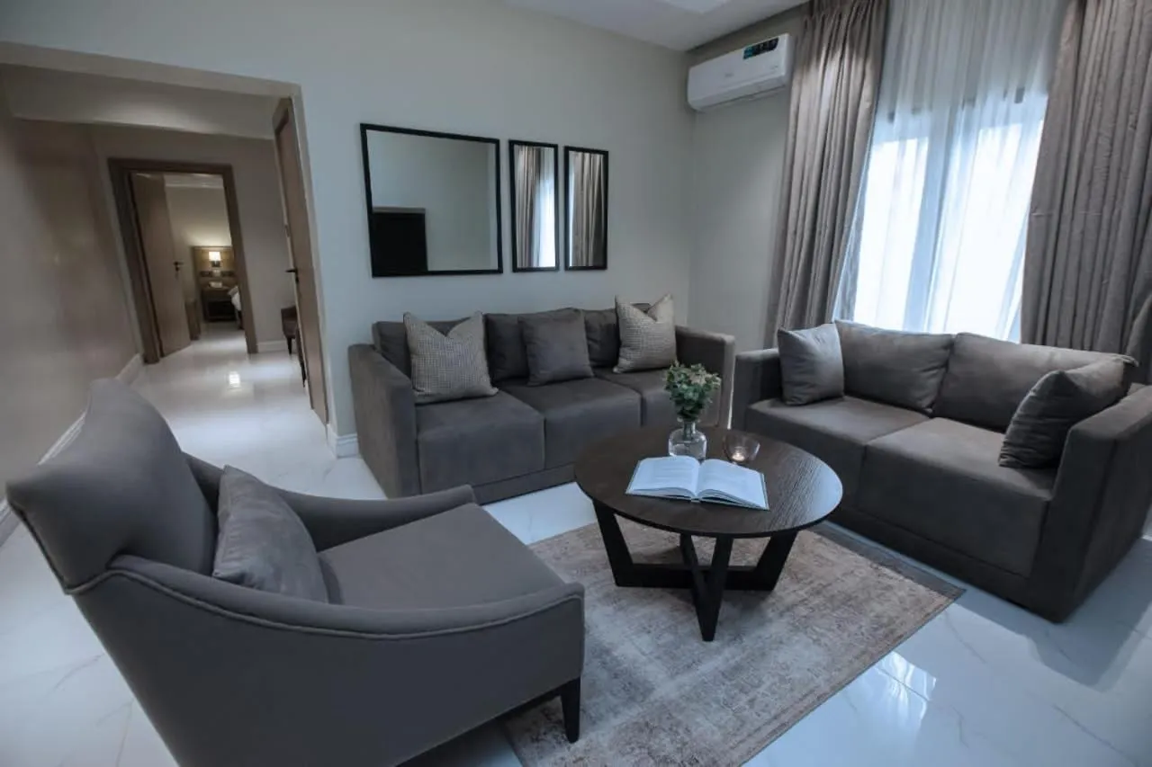 Knightsbridge Hotel & Suites