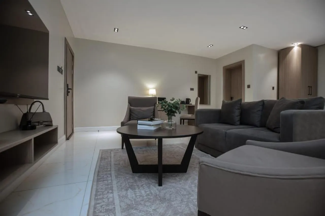 Knightsbridge Hotel & Suites