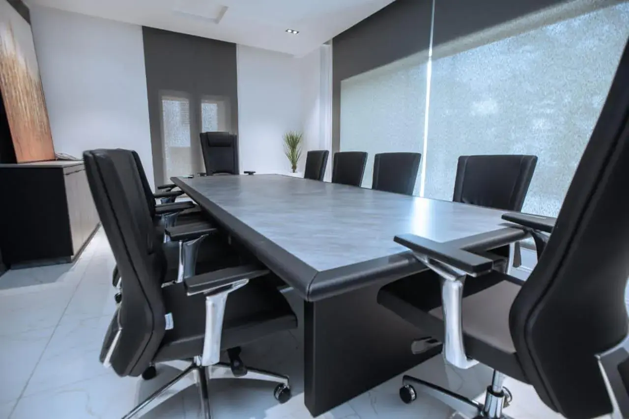 Knightsbridge Hotel & Suites Knightsbridge Hotel & Suites