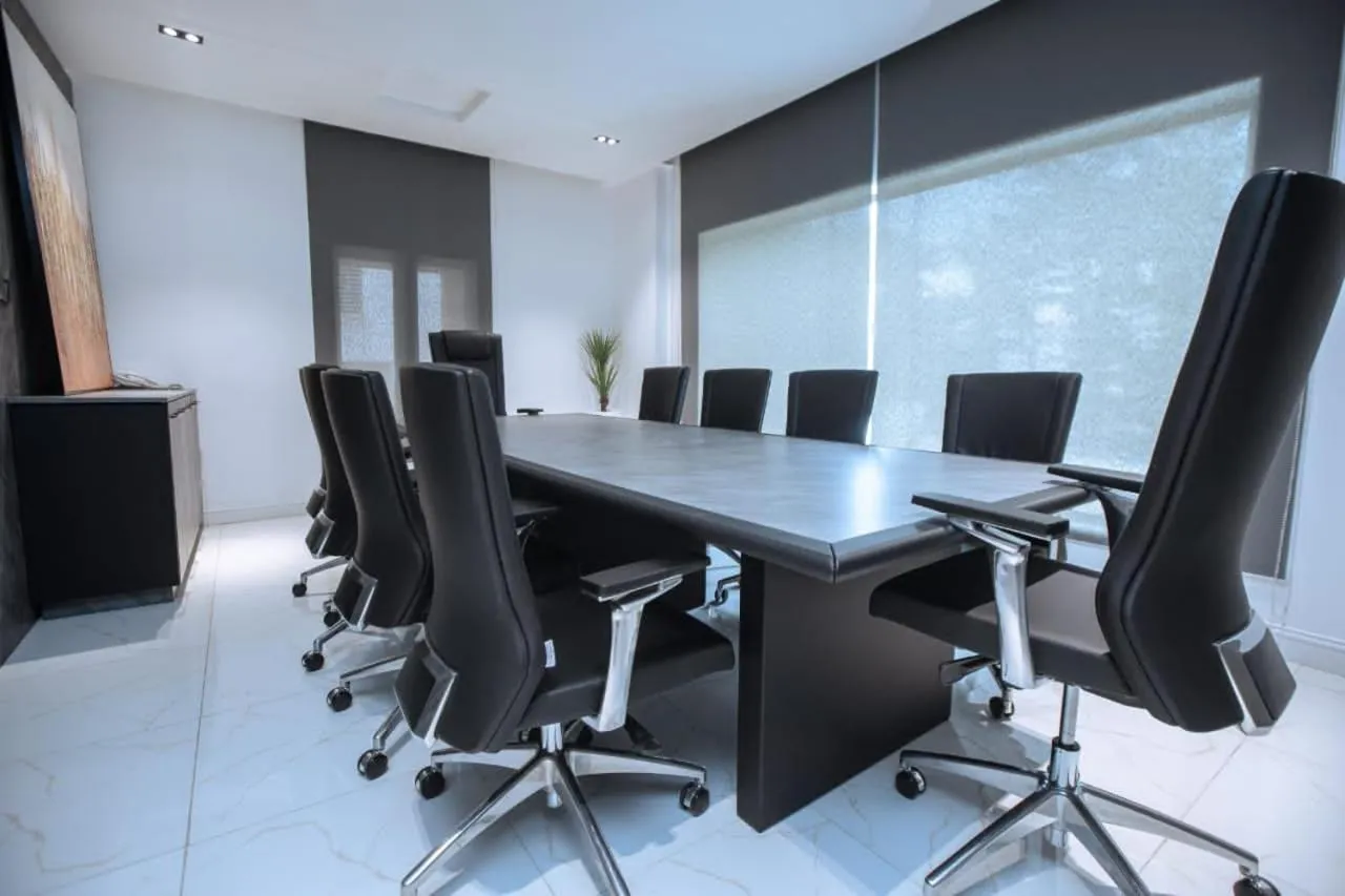 Knightsbridge Hotel & Suites