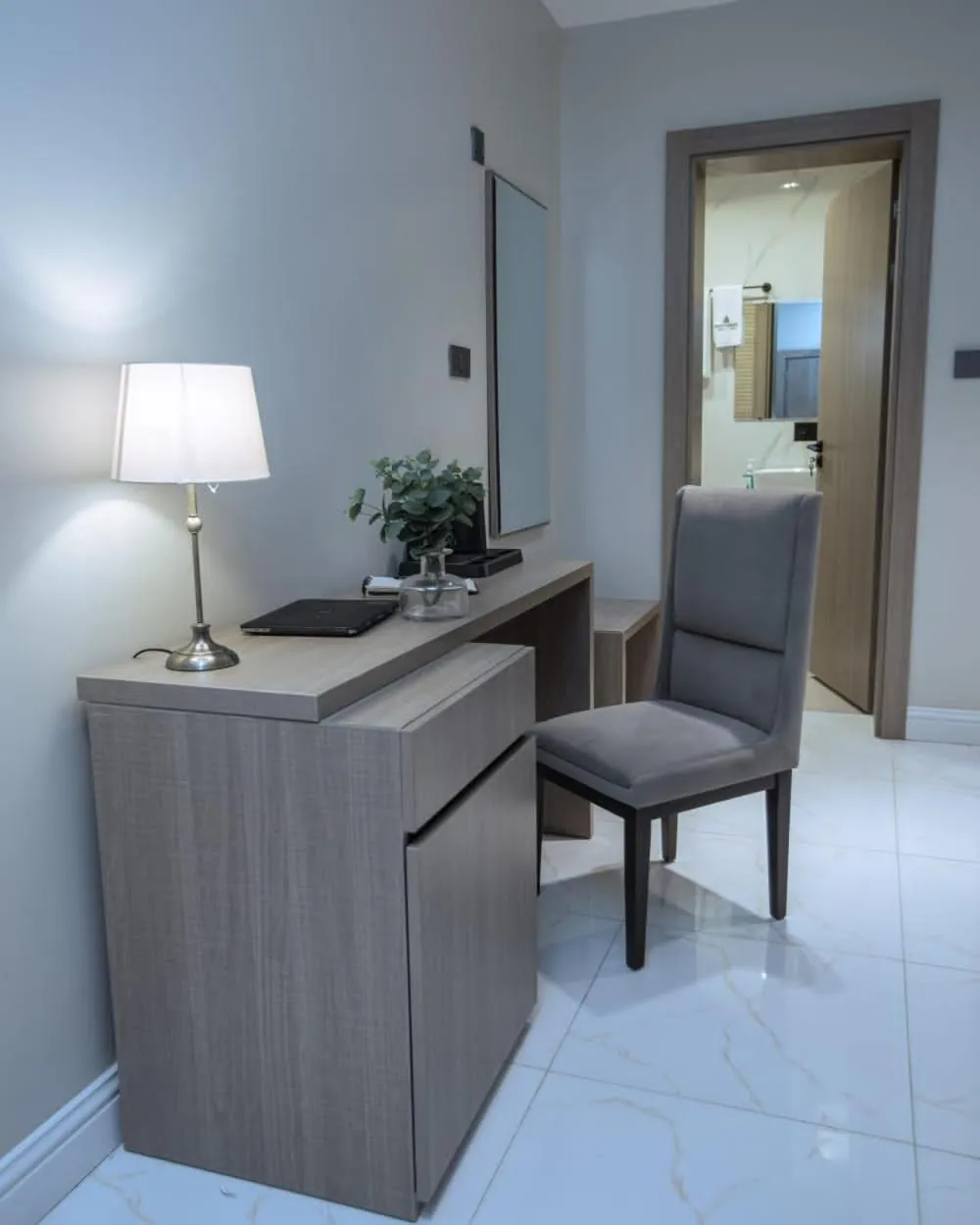 Knightsbridge Hotel & Suites