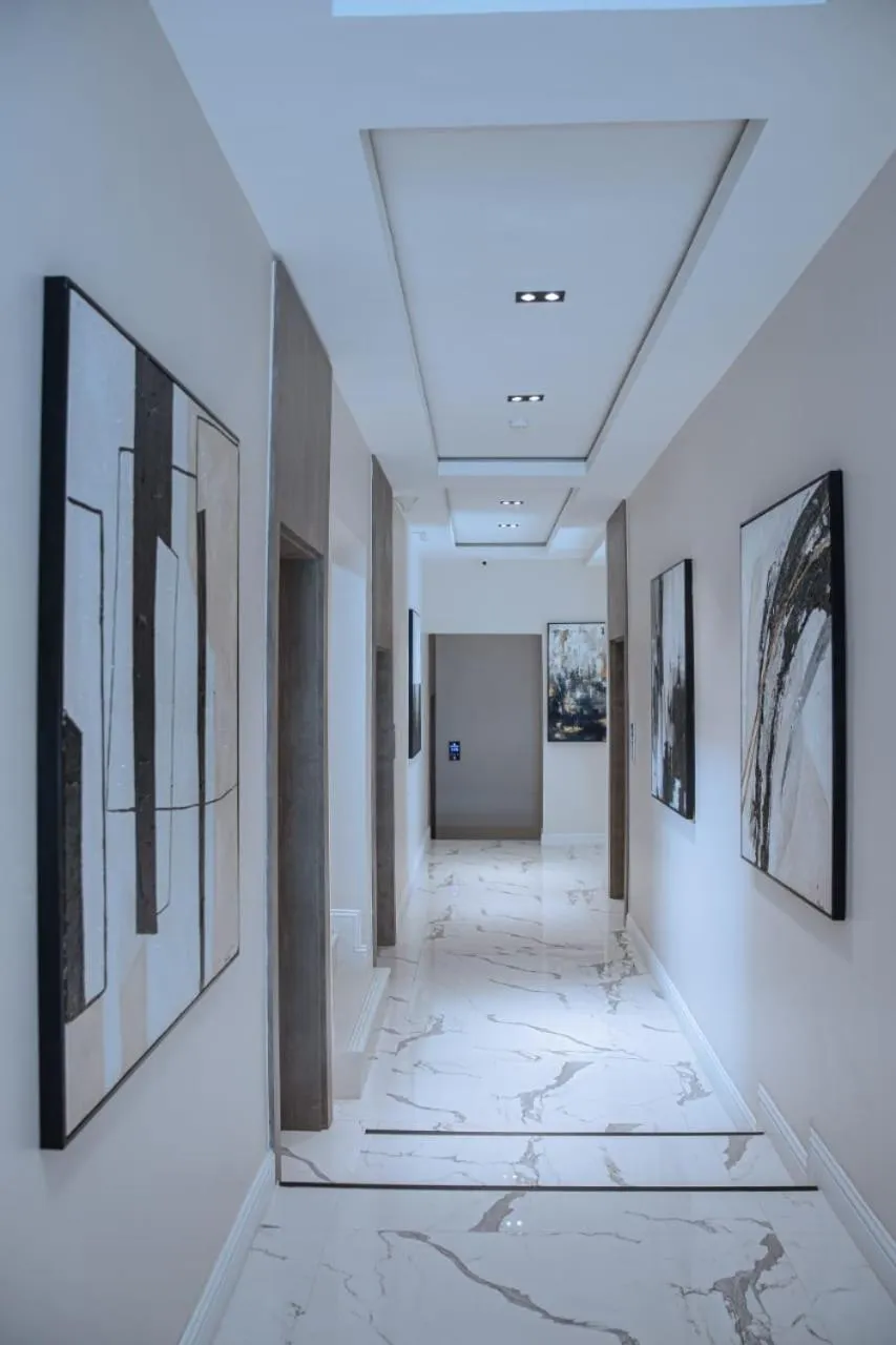 Knightsbridge Hotel & Suites