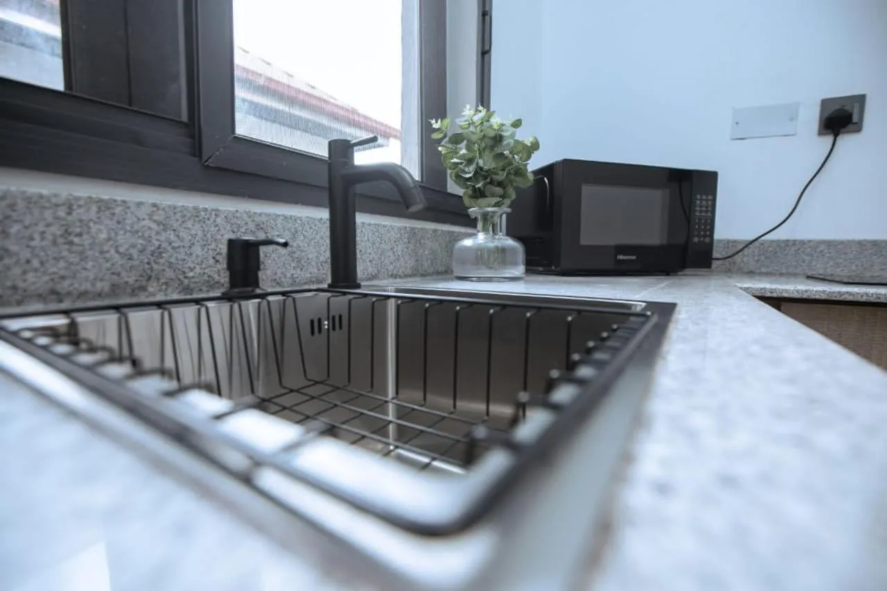 Knightsbridge Hotel & Suites