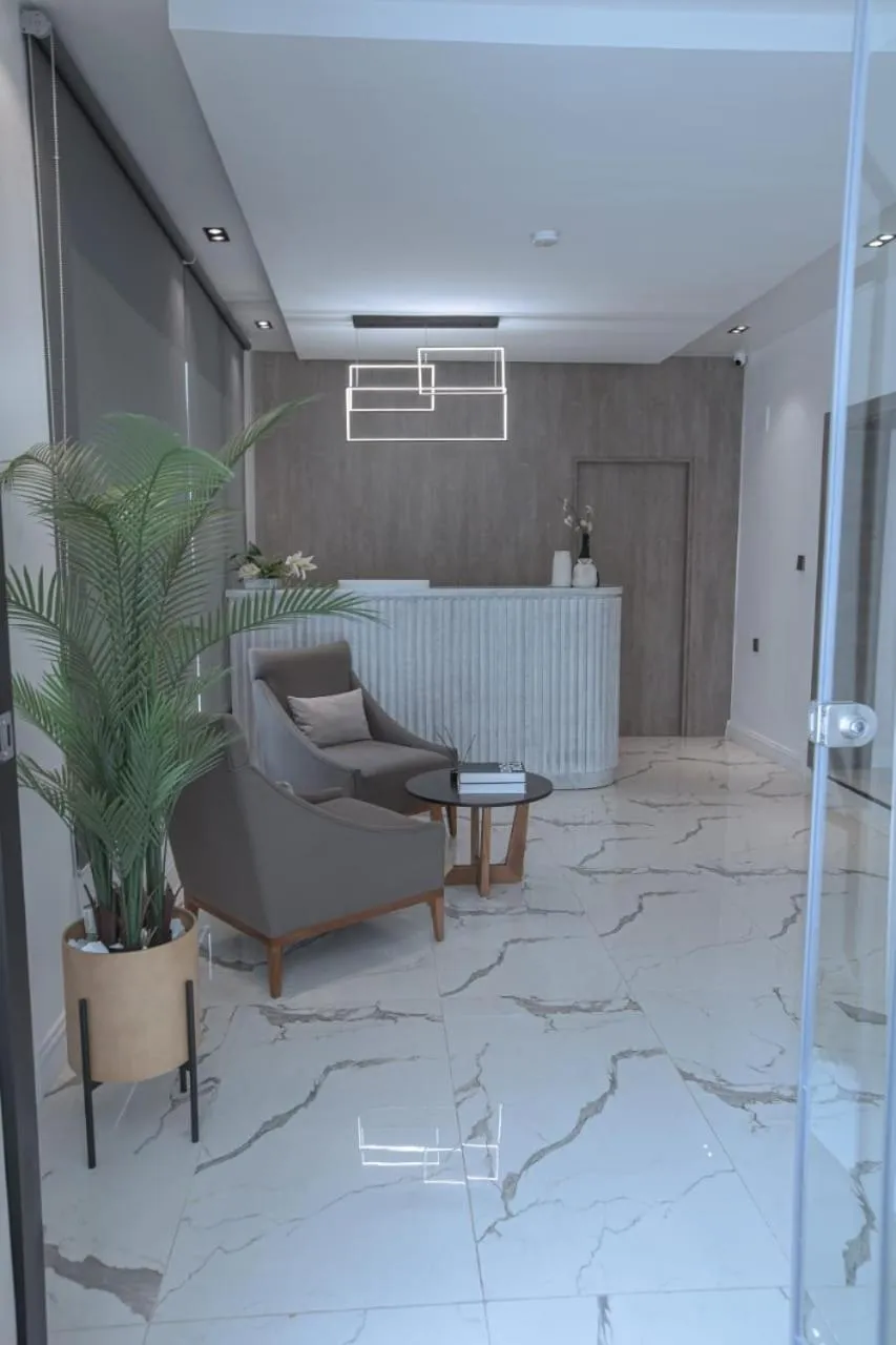 Knightsbridge Hotel & Suites