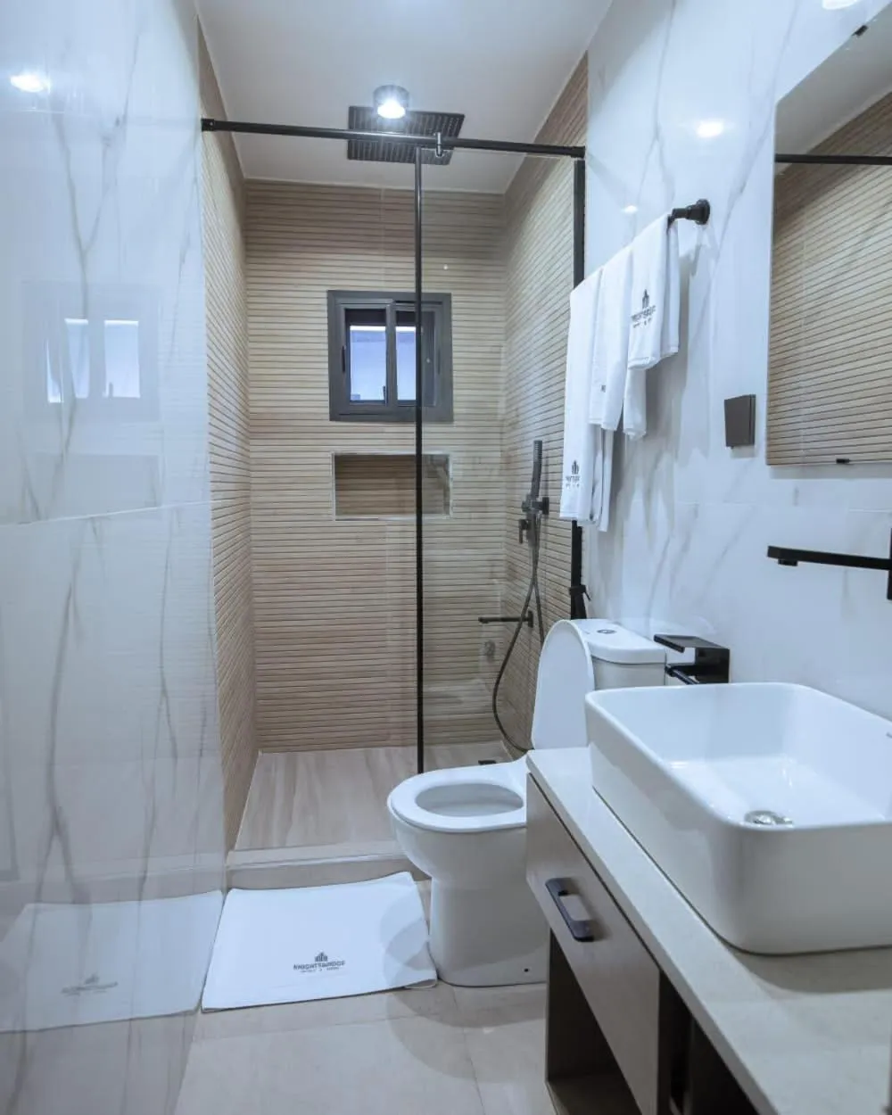 Knightsbridge Hotel & Suites